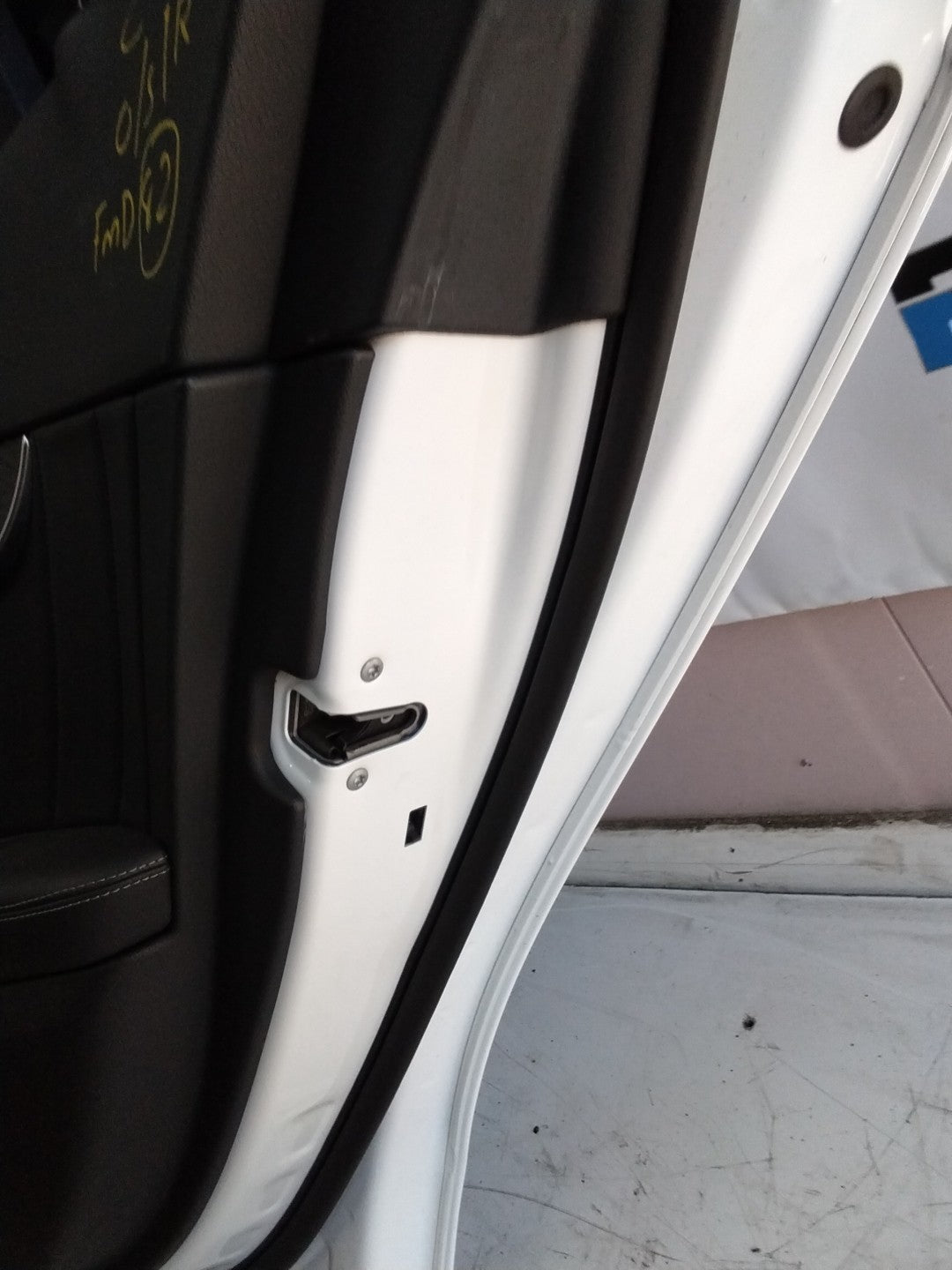 MERCEDES BENZ  C-CLASS W205 DRIVER SIDE REAR DOOR O/S/R COMPLETE WHITE FMD82