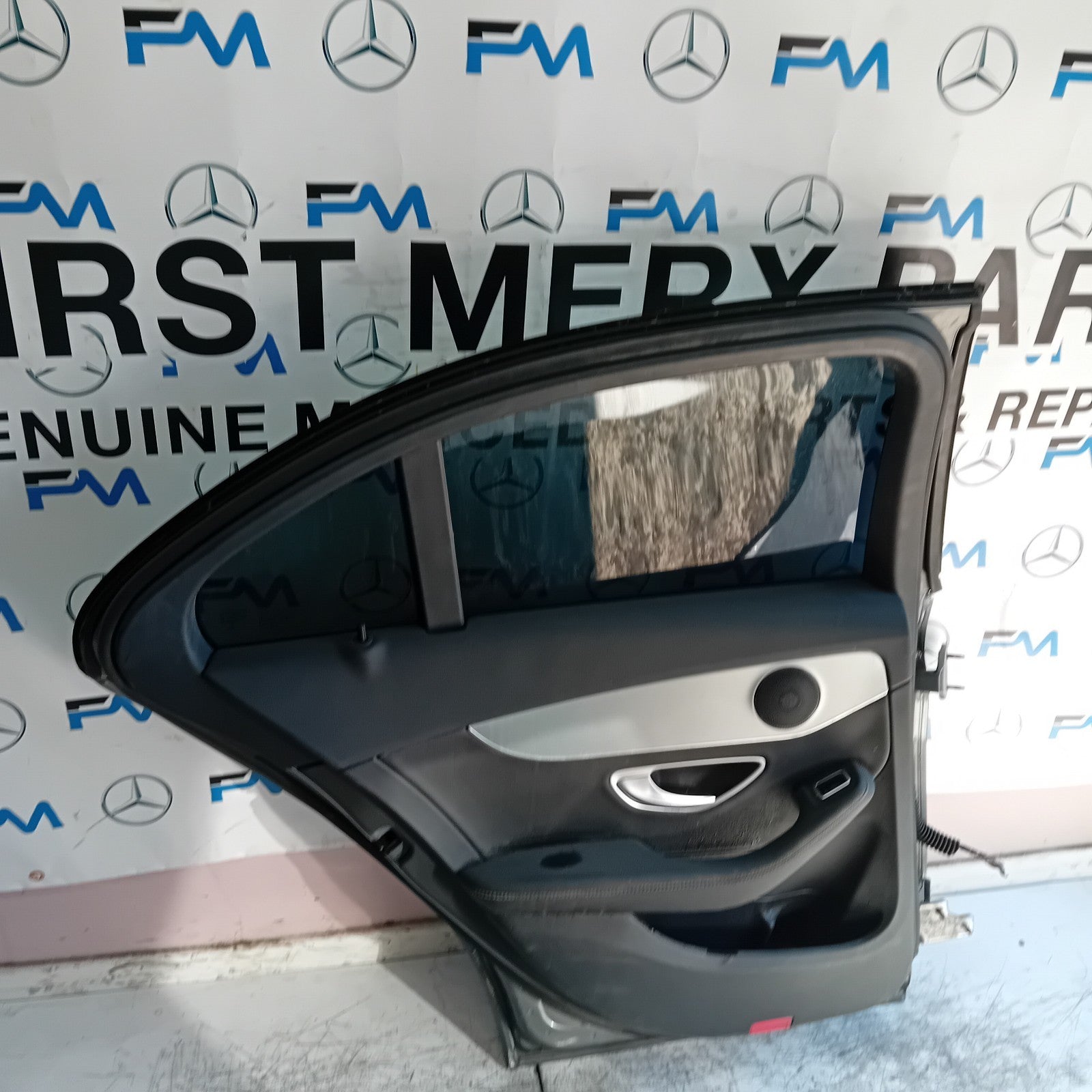 MERCEDES C-CLASS W205 PASSENGER REAR DOOR NSR GREY 2016 COMPLETE FMD484