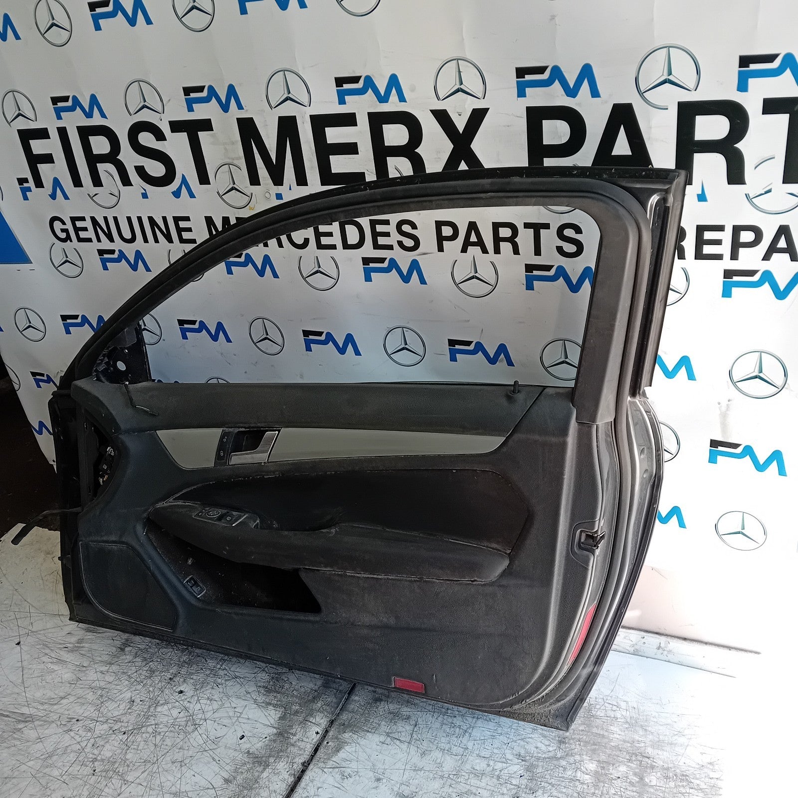 MERCEDES BENZ C-CLASS W212 DRIVER FRONT DOOR OSF 2012 GREY FMD524