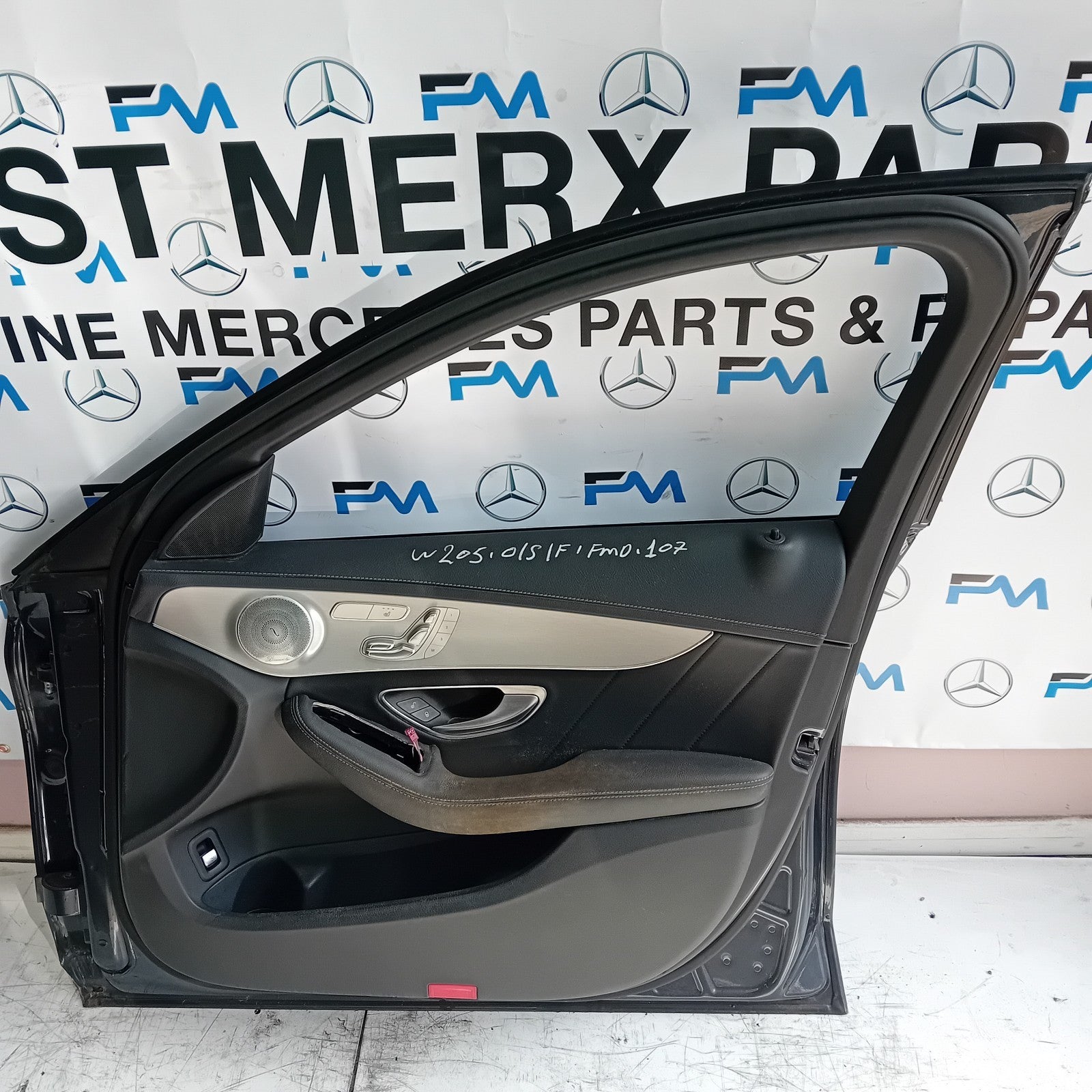 MERCEDES BENZ  C-CLASS W2O5 DRIVER SIDE FRONT DOOR O/S/F COMPLETE GREY FMD107