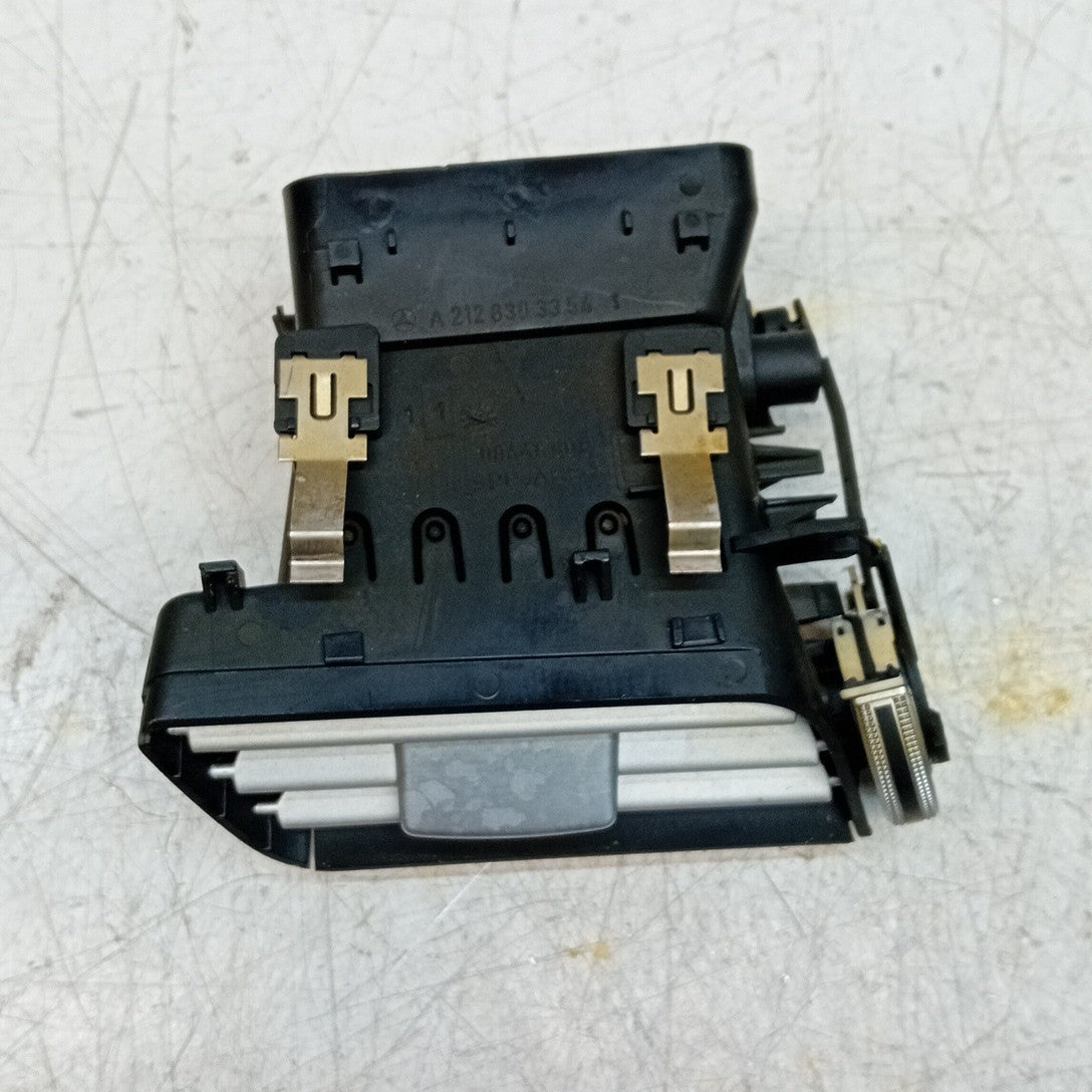 MERCEDES BENZ  E-CLASS W212 DASHBOARD  AIR VENT 2016 A21268303354 FM001546