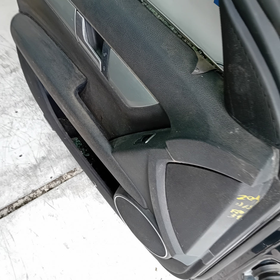 MEECEDS C-CLASS W204 PASSENGER FRONT DOOR NSF BLACK 2008-14 COMPLETE FMD395