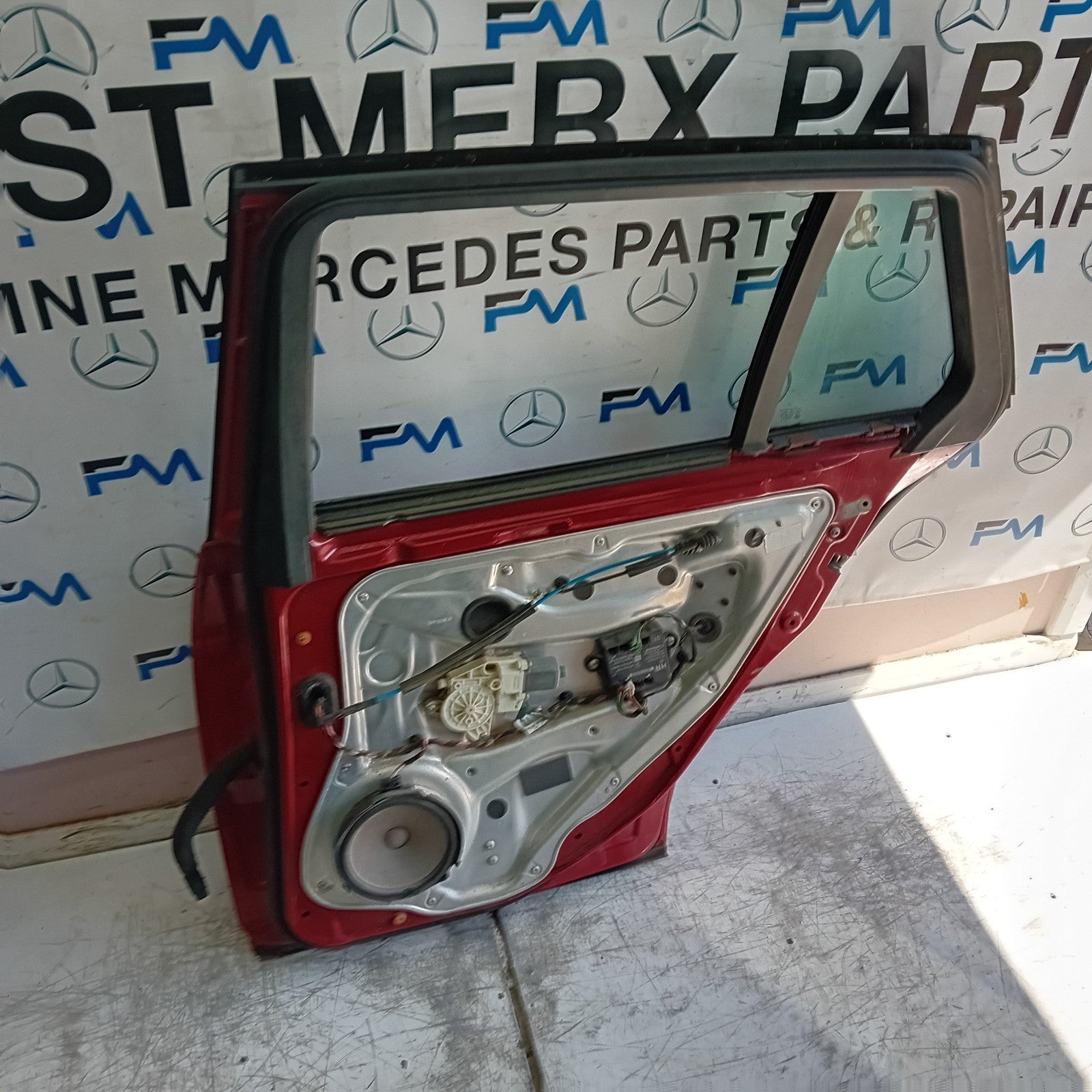 MERCEDES BENZ C-CLASS W204 EST DRIVER REAR DOOR OSR 2011 RED  FMD489
