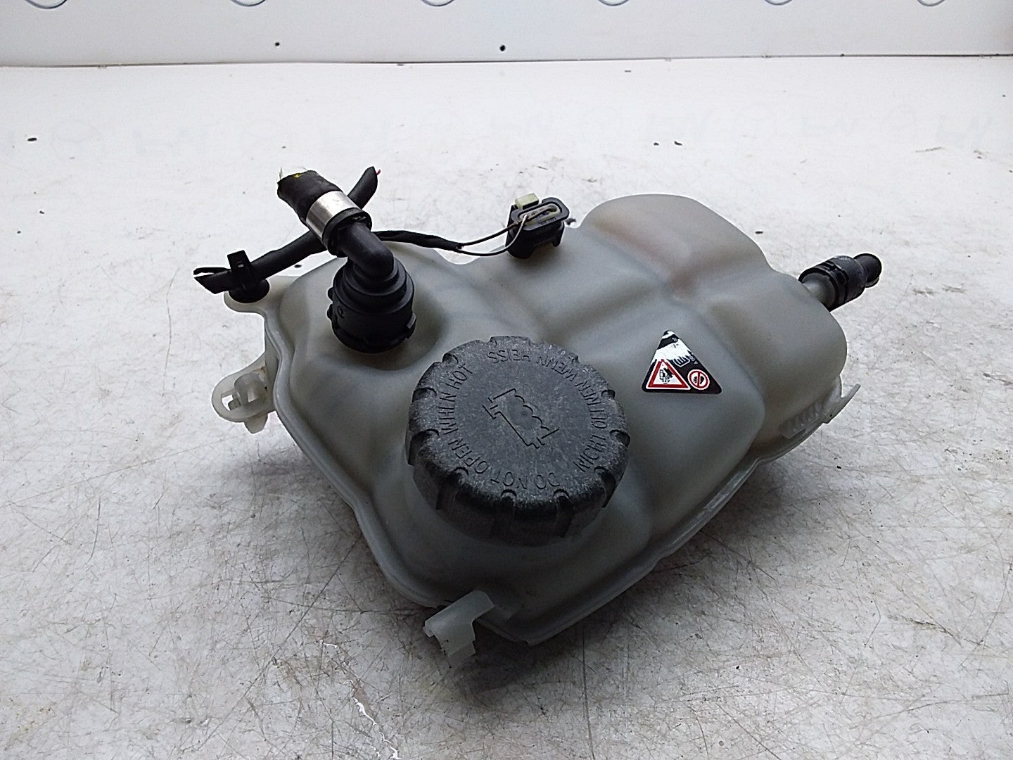 MERCEDES BENZ  B-CLASS W247 COOLANT EXPANSION TANK A2475000049 FMR471