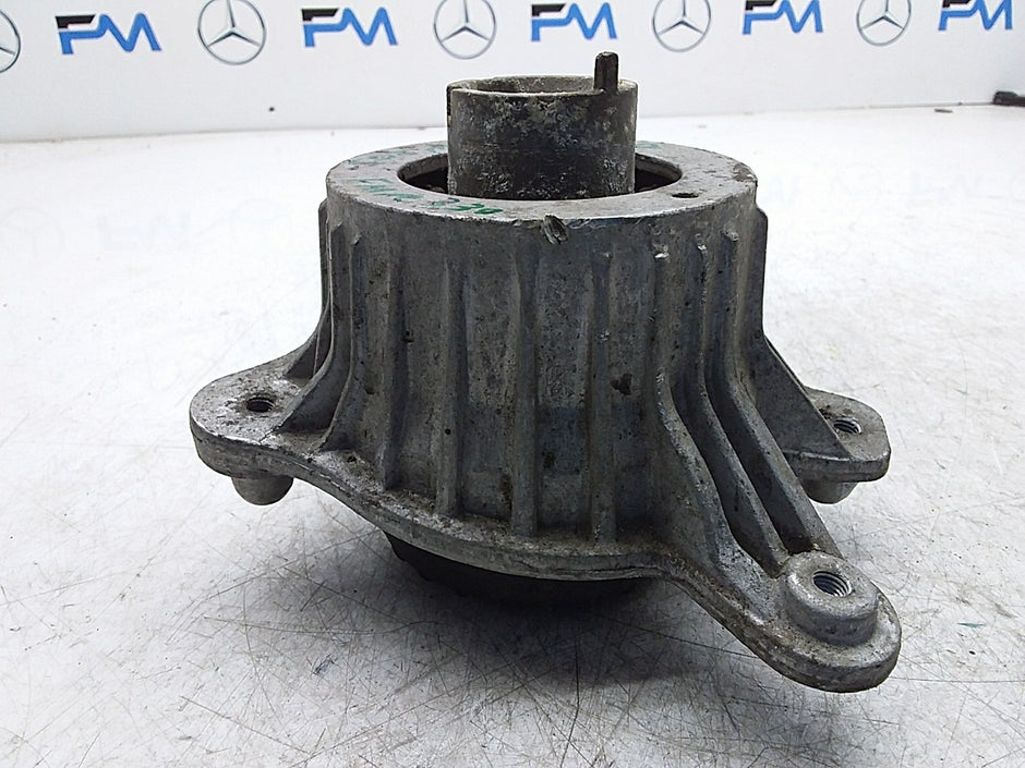 MERCEDES BENZ  C-CLASS W205  ENGINE MOUNT RIGHT OS A2052406517 FMR330