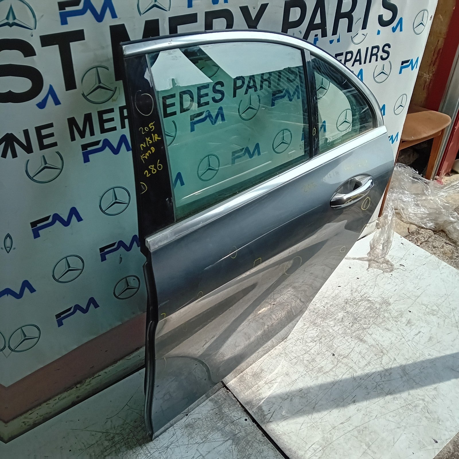 MEECEDES C-CLASS W205 SLN PASSENGER REAR DOOR NSR 2014 ON GREY FMD286