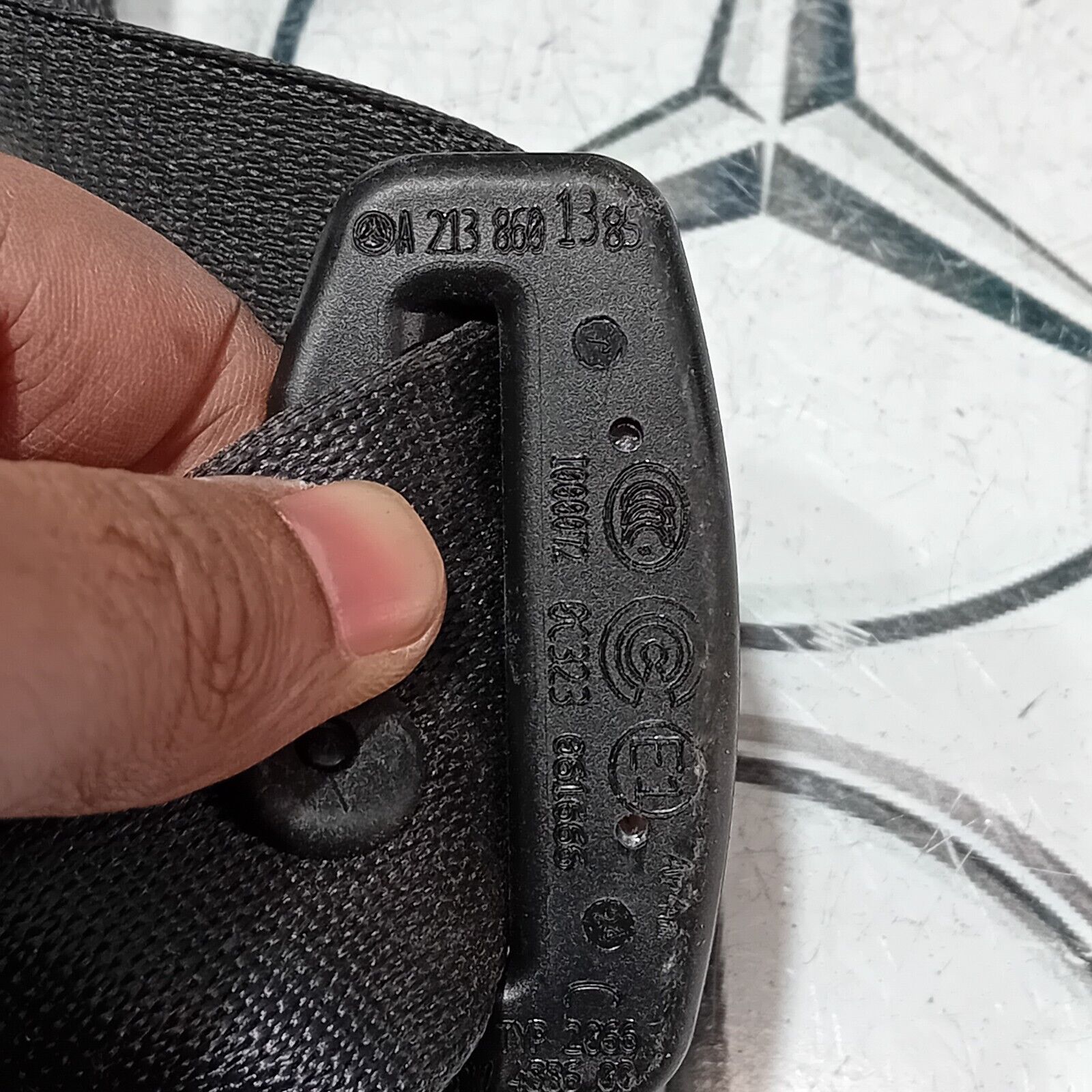 MERCEDES BENZ E CLASS W213 SALOON 2016-2021 REAR CENTRE SEAT BELT A2138601385