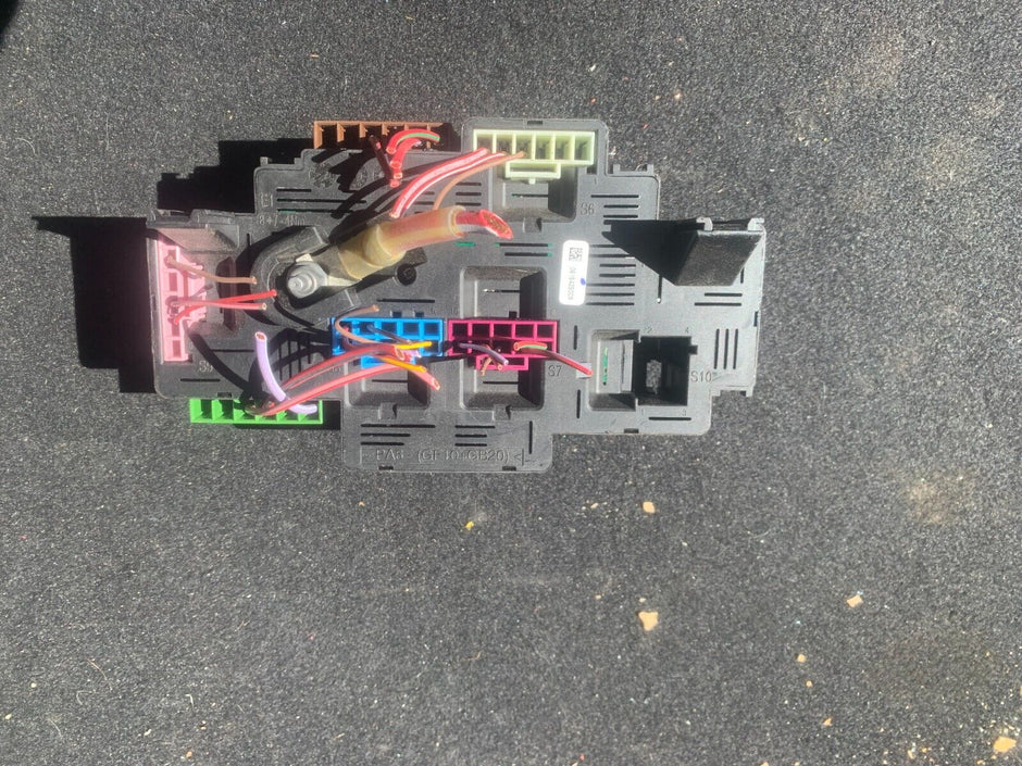 MERCEDES E CLASS FUSEBOX FUSE BOX E 220 D AMG LINE 2.0L Diesel A2139062202 15-2