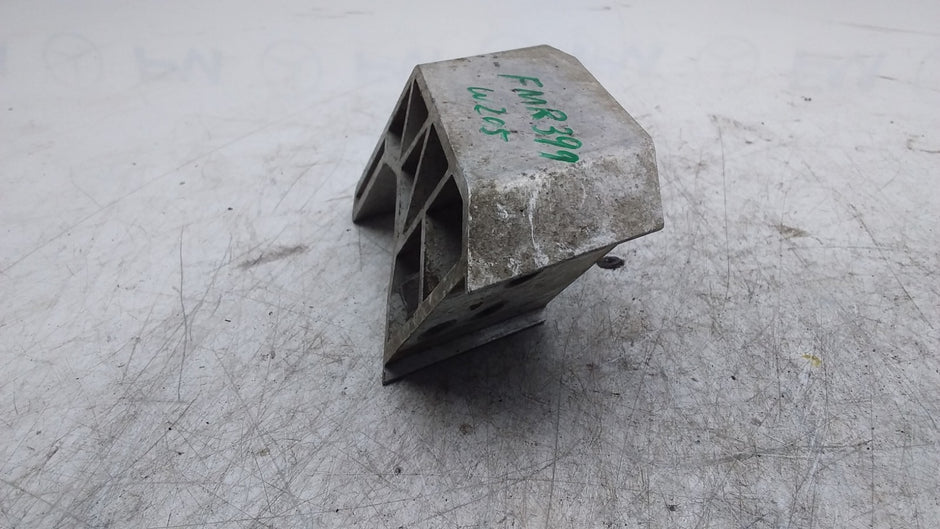 MERCEDES BENZ  C-CLASS  RADIATOR MOUNT BRACKET LEFT SIDE A2055014120  FMR399