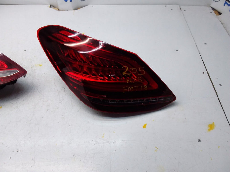 MERCEDES  C CLASS W205 REAR PASSENGER SIDE LED LIGHT A2059067103 FMT18 2015