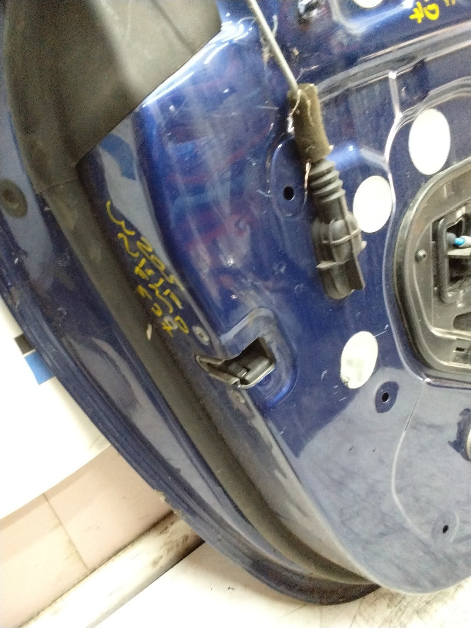 MERCEDES BENZ C-CLASS W205  PASSENGER FRONT DOOR NSF BLUE 2015-21  FMD537