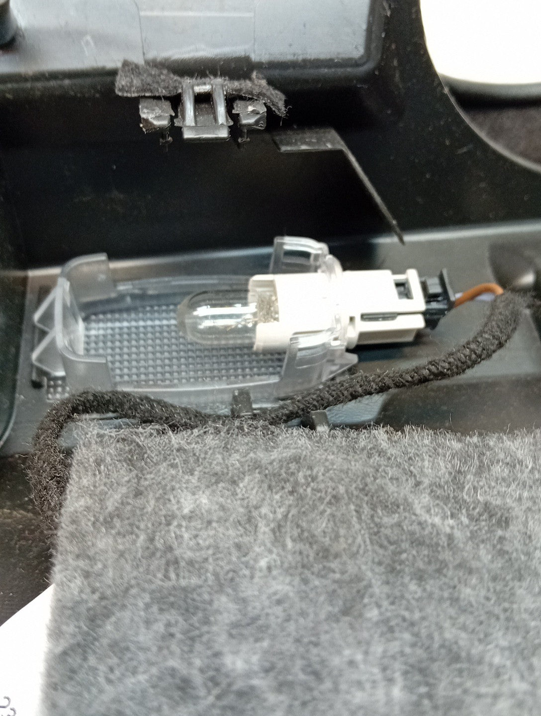 MERCEDES BENZ  C-CLASS W205 DASHBOARD GLOVEBOX  2015 A2057800191 FM001575