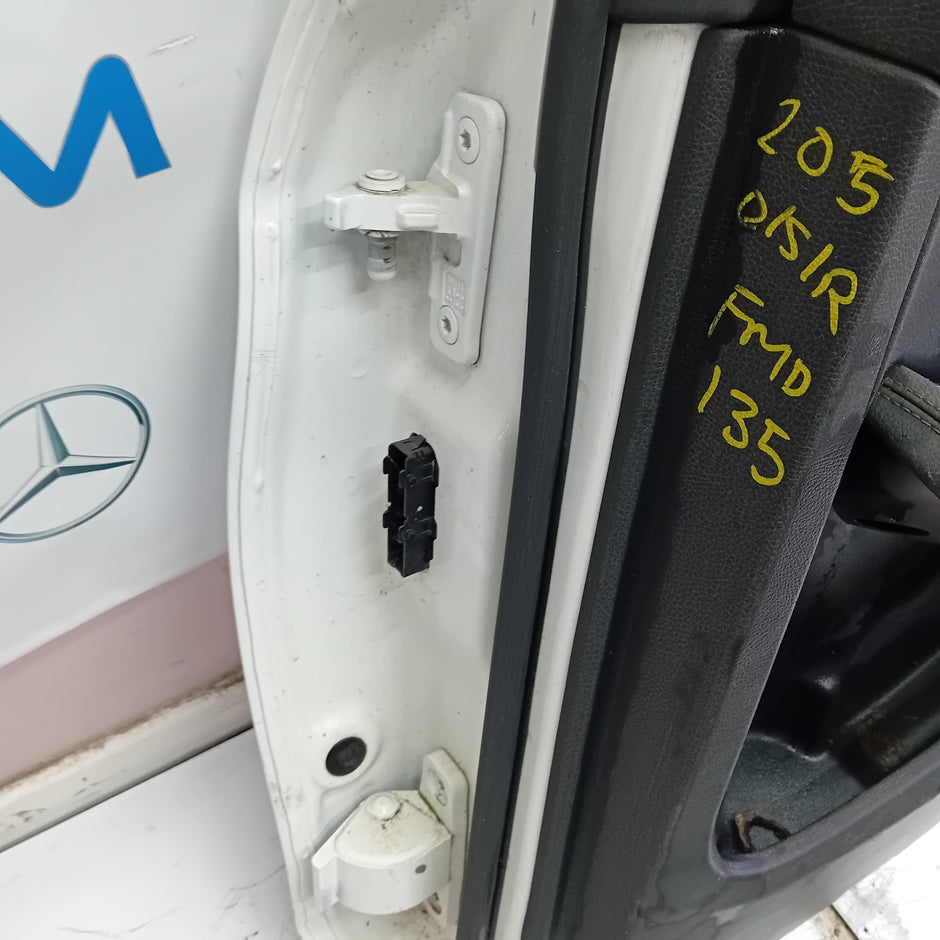 MERCEDES BENZ  C-CLASS W205 DRIVER SIDE REAR DOOR O/S/R WHITE COMPLETE FMD135