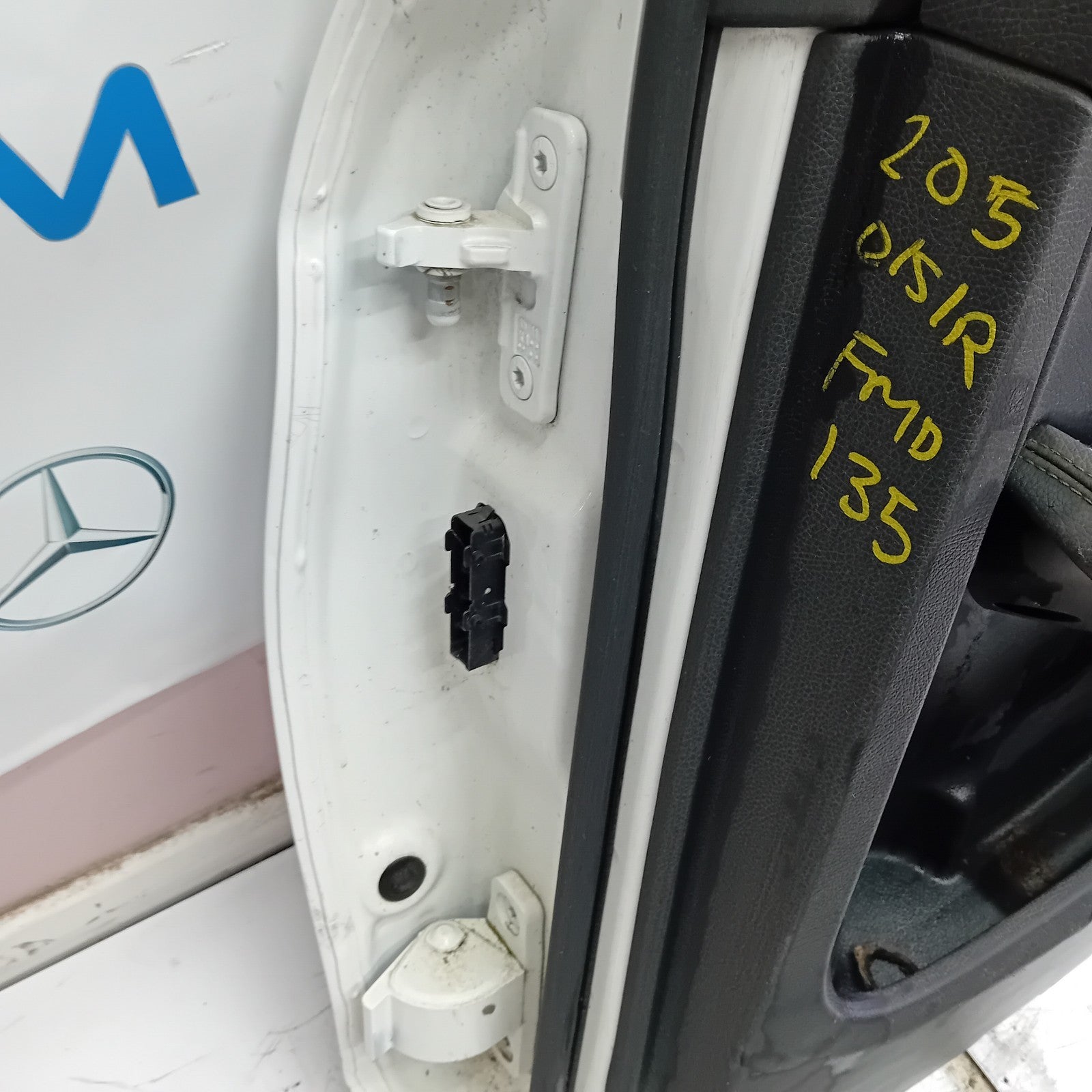 MERCEDES BENZ  C-CLASS W205 DRIVER SIDE REAR DOOR O/S/R WHITE COMPLETE FMD135