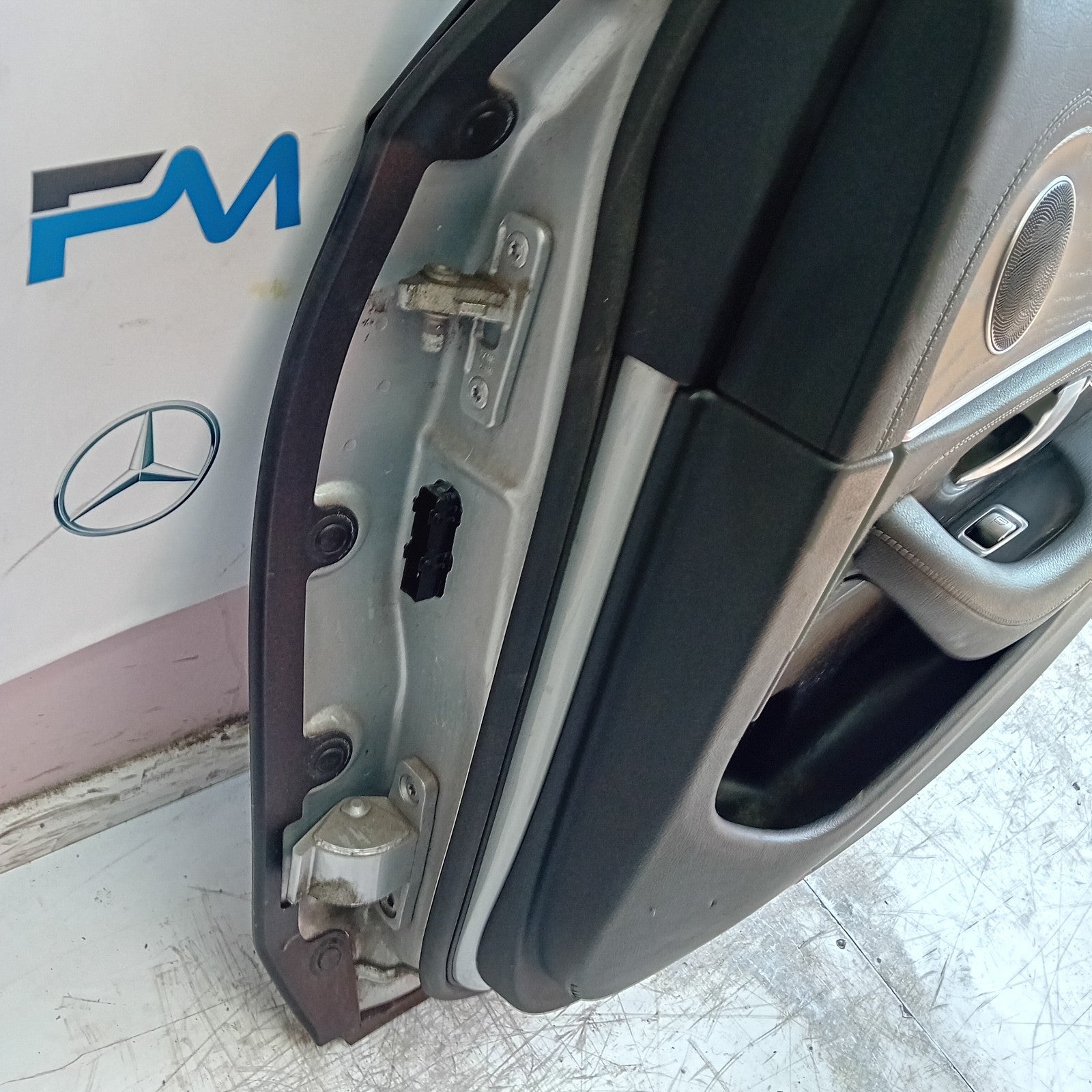 MERCEDES E-CLASS W213 SLN DRIVER REAR DOOR OSR SILVER 2016 ON COMPLETE FMD477