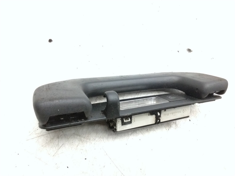  MERCEDES CLA W117 REAR RIGHT GRAB HANDLE AND LIGHT A0009064805 FMR46