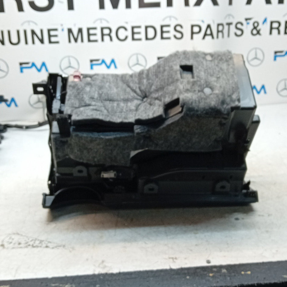 MERCEDES BENZ  C-CLASS W205 DASHBOARD GLOVEBOX  2015 A2057800191 FM001575