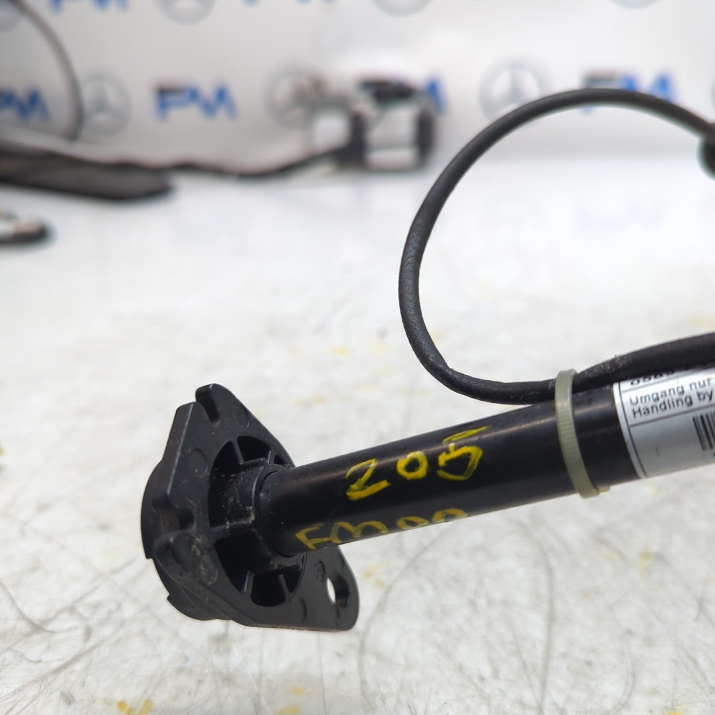 MERCEDES C CLASS W205 BONNET PEDESTRIAN ACTUATOR A2059060002 2014 FM001430