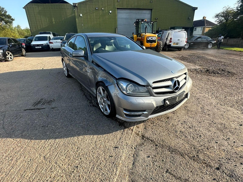 MERCEDES BENZ C-CLASS W204 - BREAKING / FRONT BUMPER AND WINGS