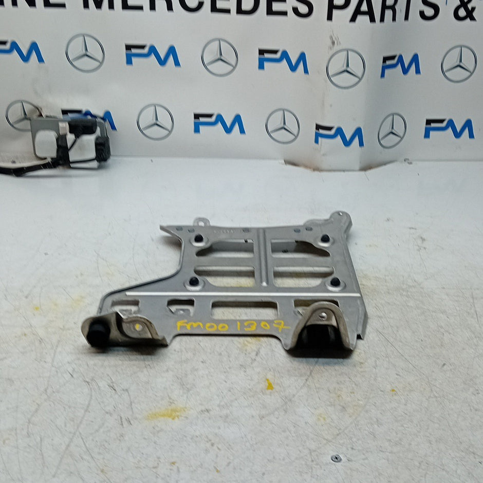 MERCEDES E-CLASS W213 PREMIUM SOUND SYSTEM BRACKET A2135452440 FM001307