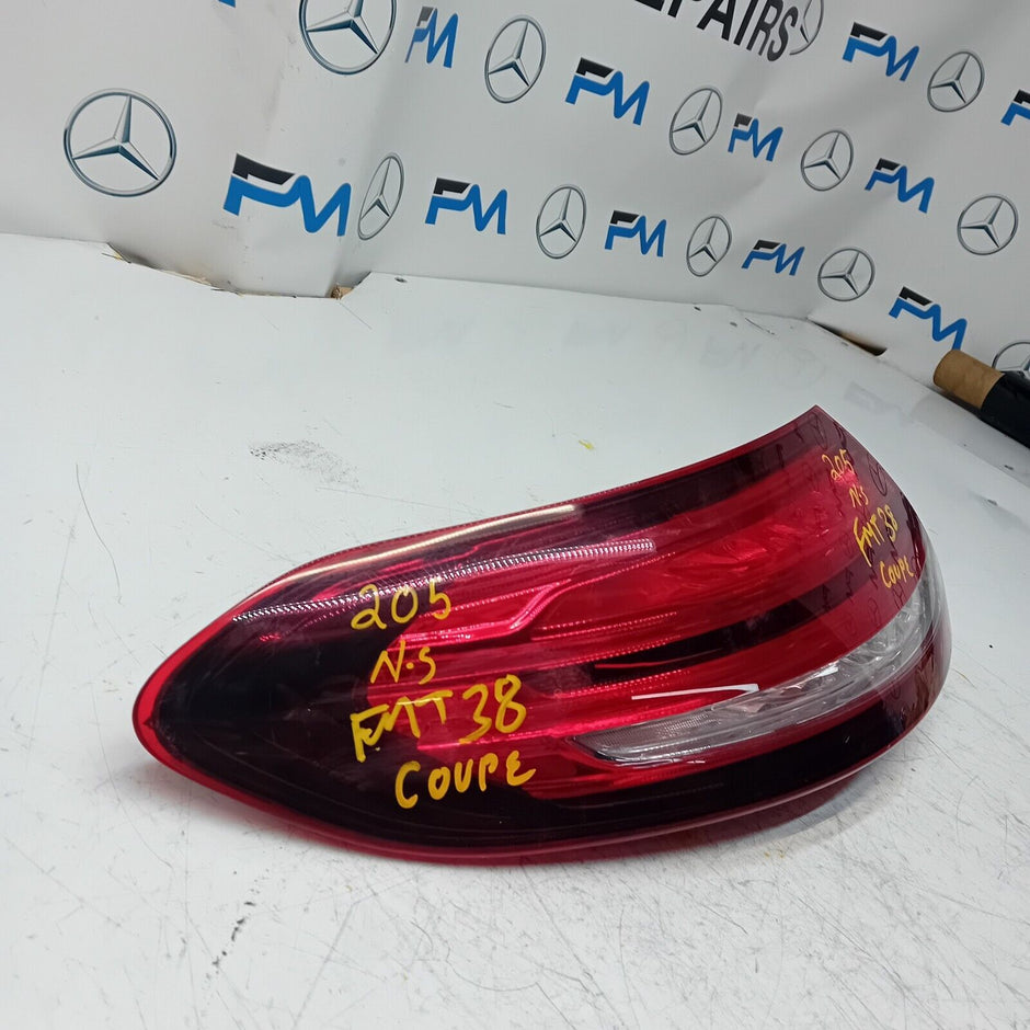 MERCEDES C-CLASS W205 COUPE 2018 REAR PASSENGER N/S TAIL LIGHT A2059063105 FMT38