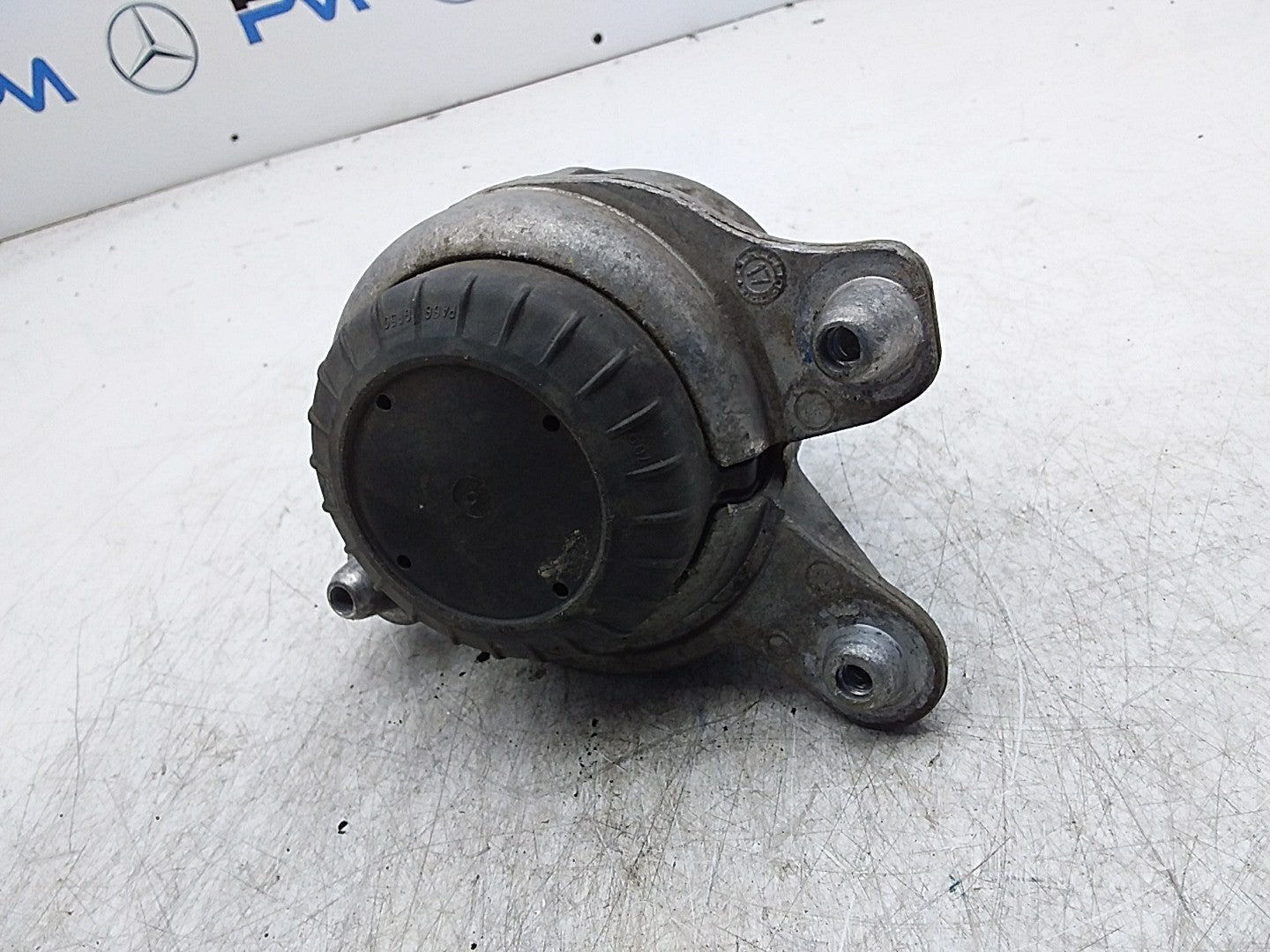 MERCEDES BENZ  C-CLASS  W205  ENGINE MOUNT LEFT NS A2052406617 FMR351