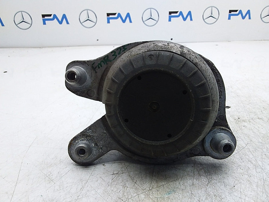 MERCEDES BENZ  C-CLASS W205  ENGINE MOUNT RIGHT OS A2052406717 FMR325