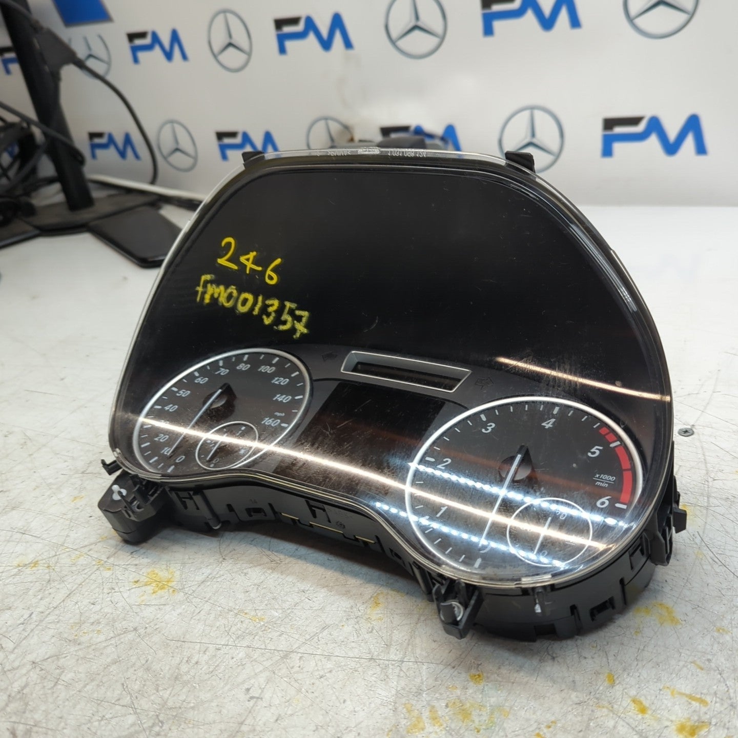 MERCEDES B-CLASS W246 SPEEDOMETER INSTRUMENT CLUSTER BLACK A2469006911 FM001357