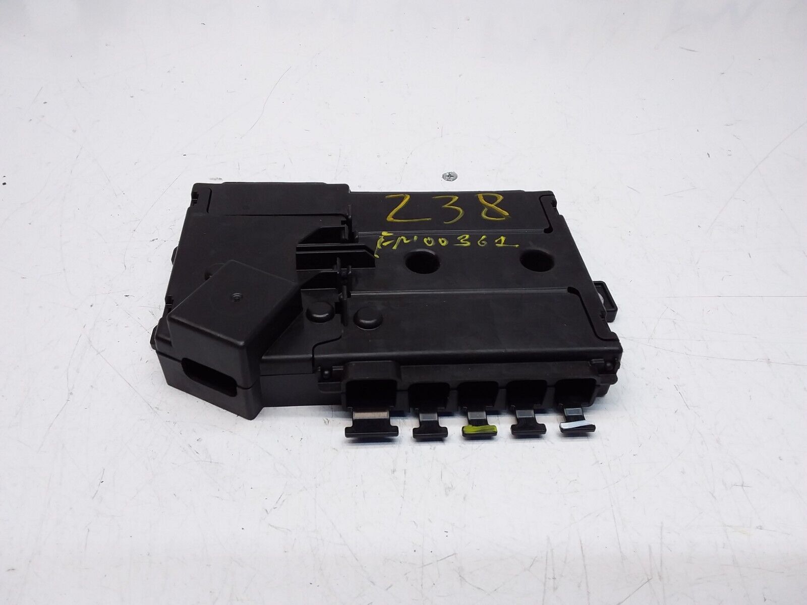 Mercedes E-Class W213 Front Inboard Fuxebox Module Unit A2135406200 FM00361
