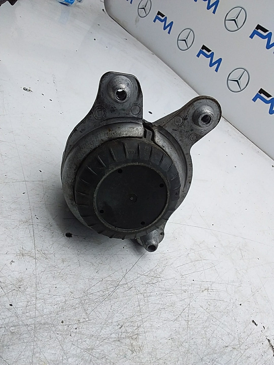 MERCEDES BENZ  C-CLASS  W205  ENGINE MOUNT LEFT NS A2052406617 FMR345