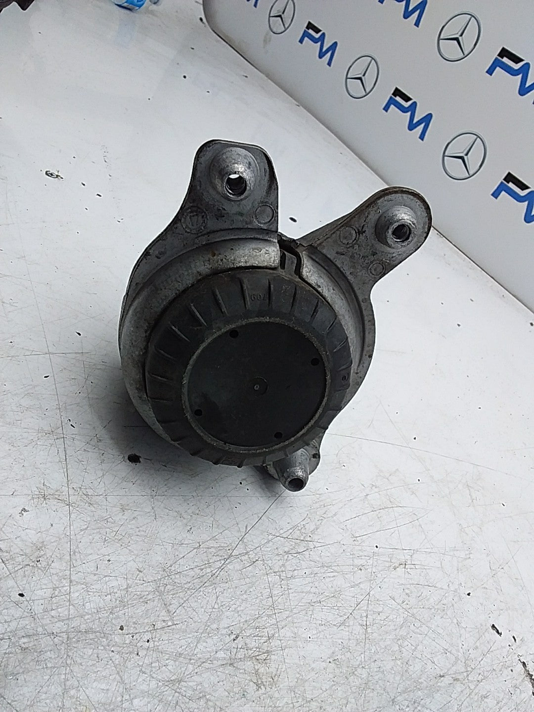 MERCEDES BENZ  C-CLASS  W205  ENGINE MOUNT LEFT NS A2052406617 FMR345