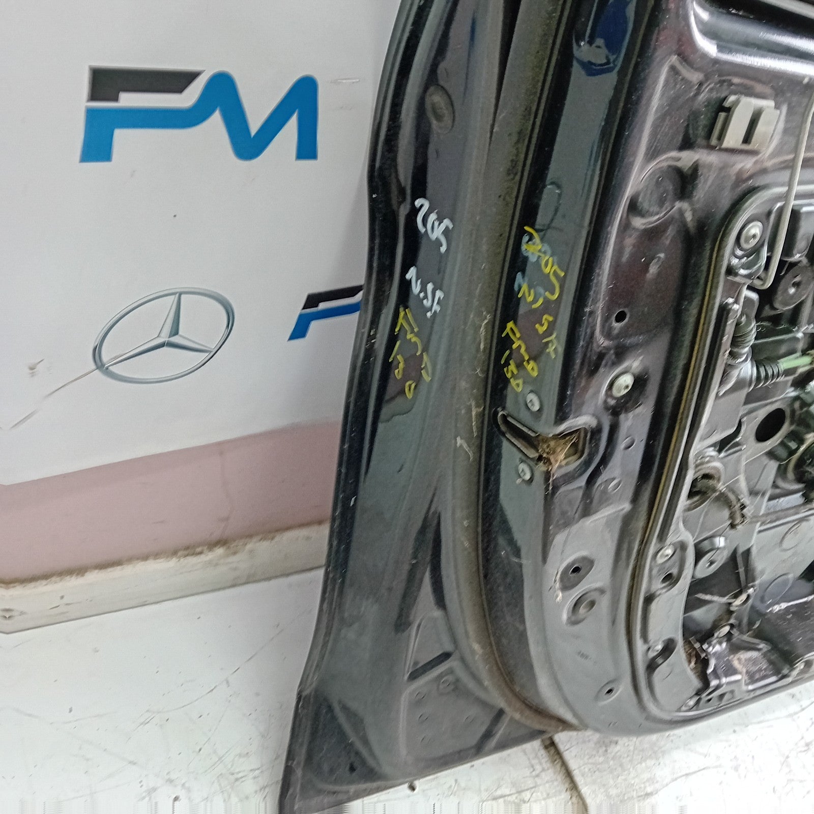 MERCEDES BENZ C-CLASS W205 PASSENGER SIDE FRONT DOOR N/S/F  BLACK FMD130