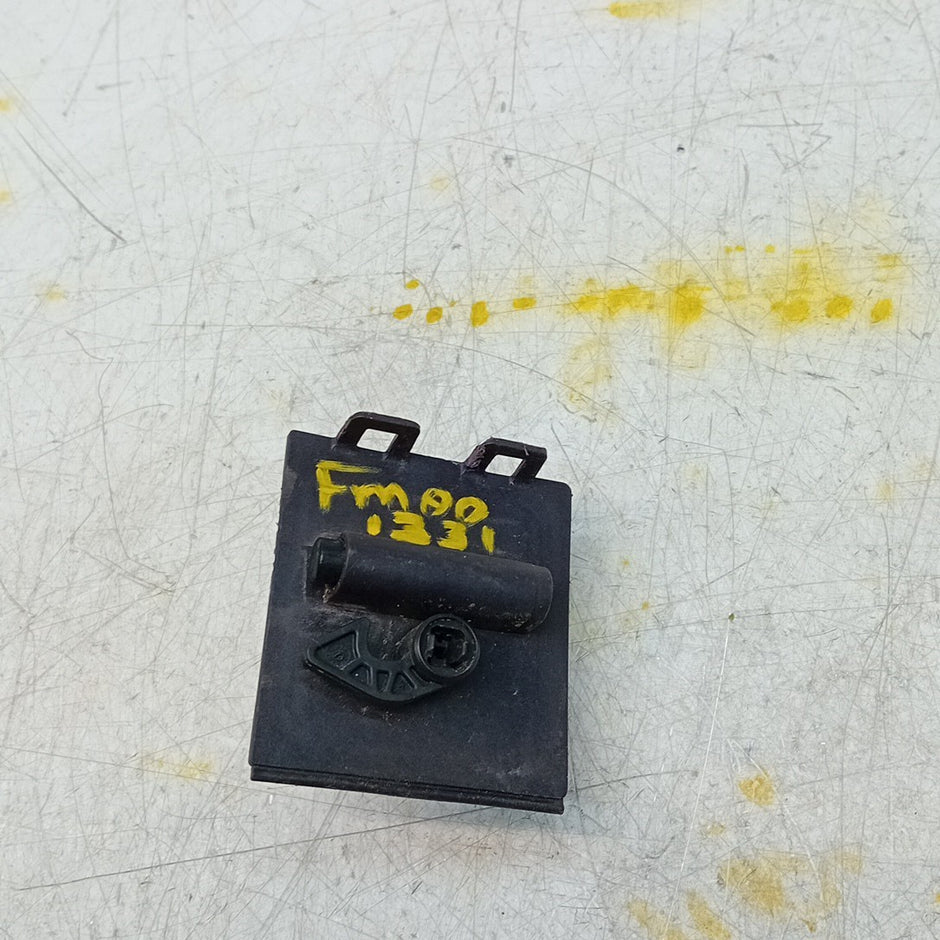 MERCEDES BENZ FUEL FILLER FLAP LOCKING MOTOR A0008207703 FM001331