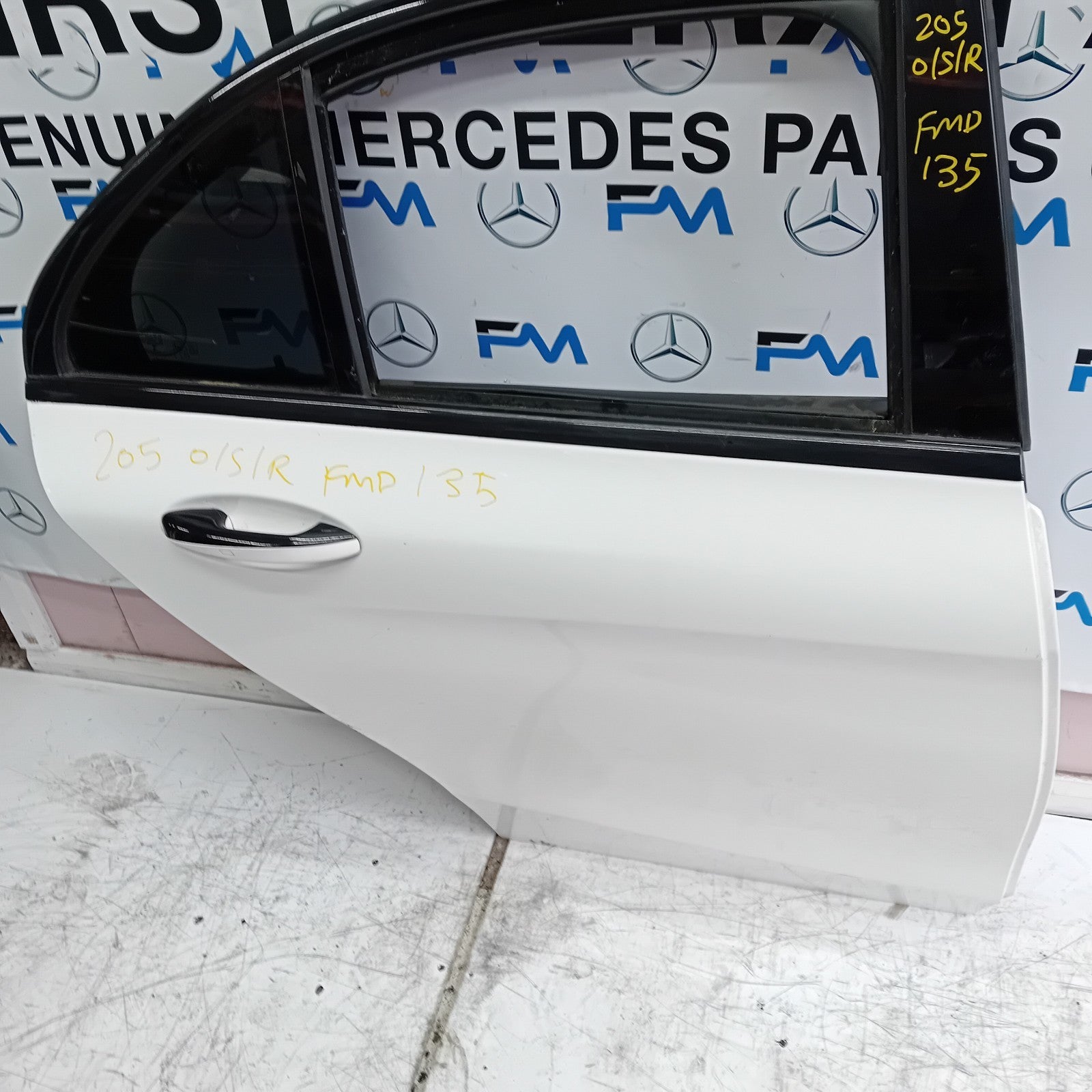 MERCEDES BENZ  C-CLASS W205 DRIVER SIDE REAR DOOR O/S/R WHITE COMPLETE FMD135