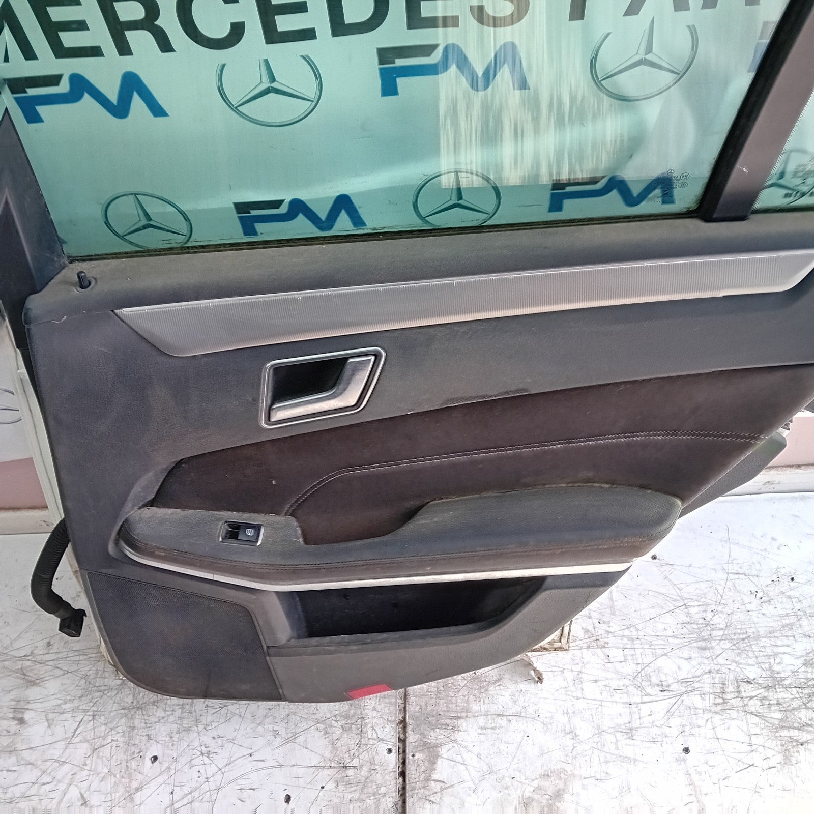 MERCEDES BENZ E-CLASS W212 DRIVER REAR DOOR OSR WHITE 2009-16 COMPLETE FMD215