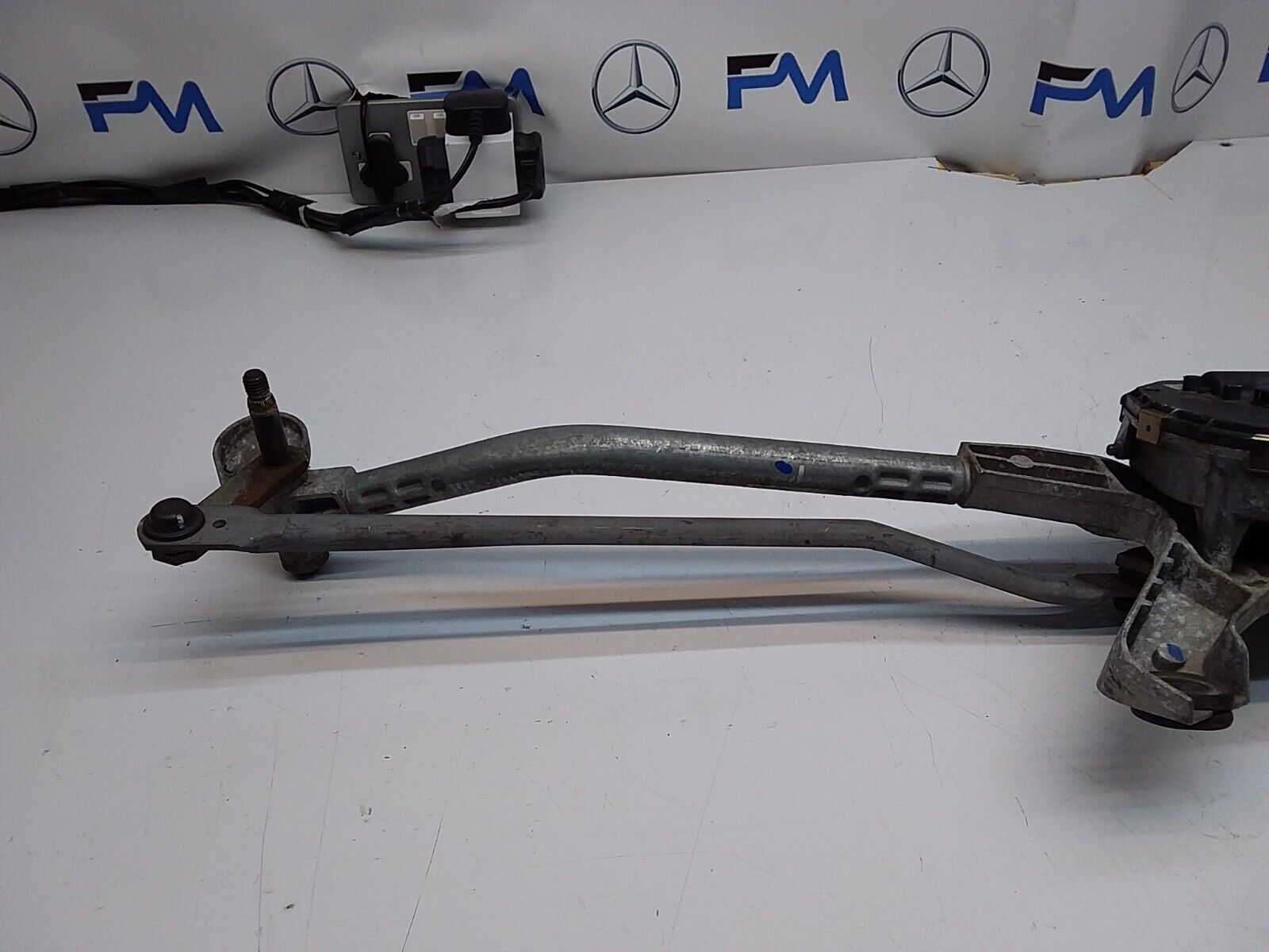 MERCEDES C-CLASS WIPER MOTOR & LINKAGE FRONT A2048201140 W204 2010-2015 FM00203