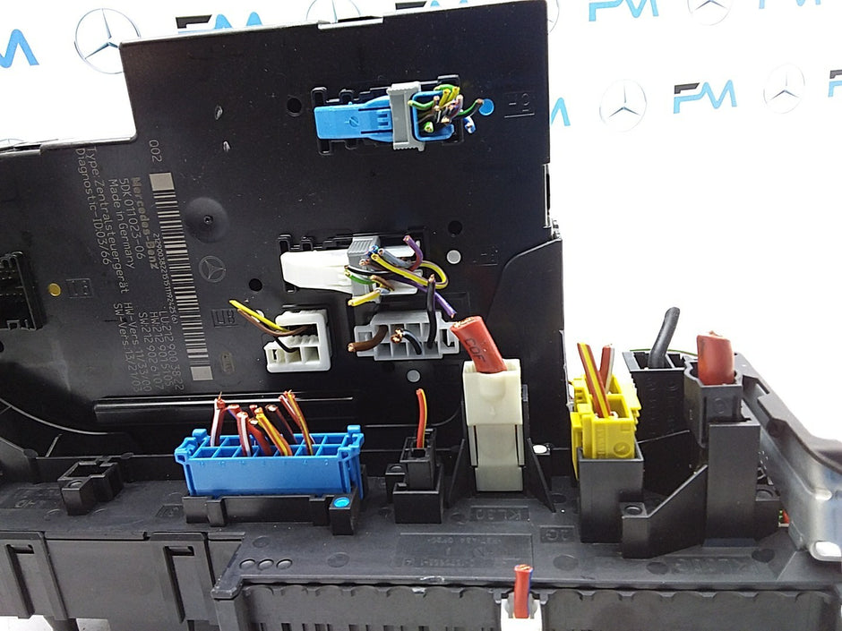 MERCEDES BENZ  E-CLASS W212  FUSE BOX RELAY BOX A2129003822 FMR480