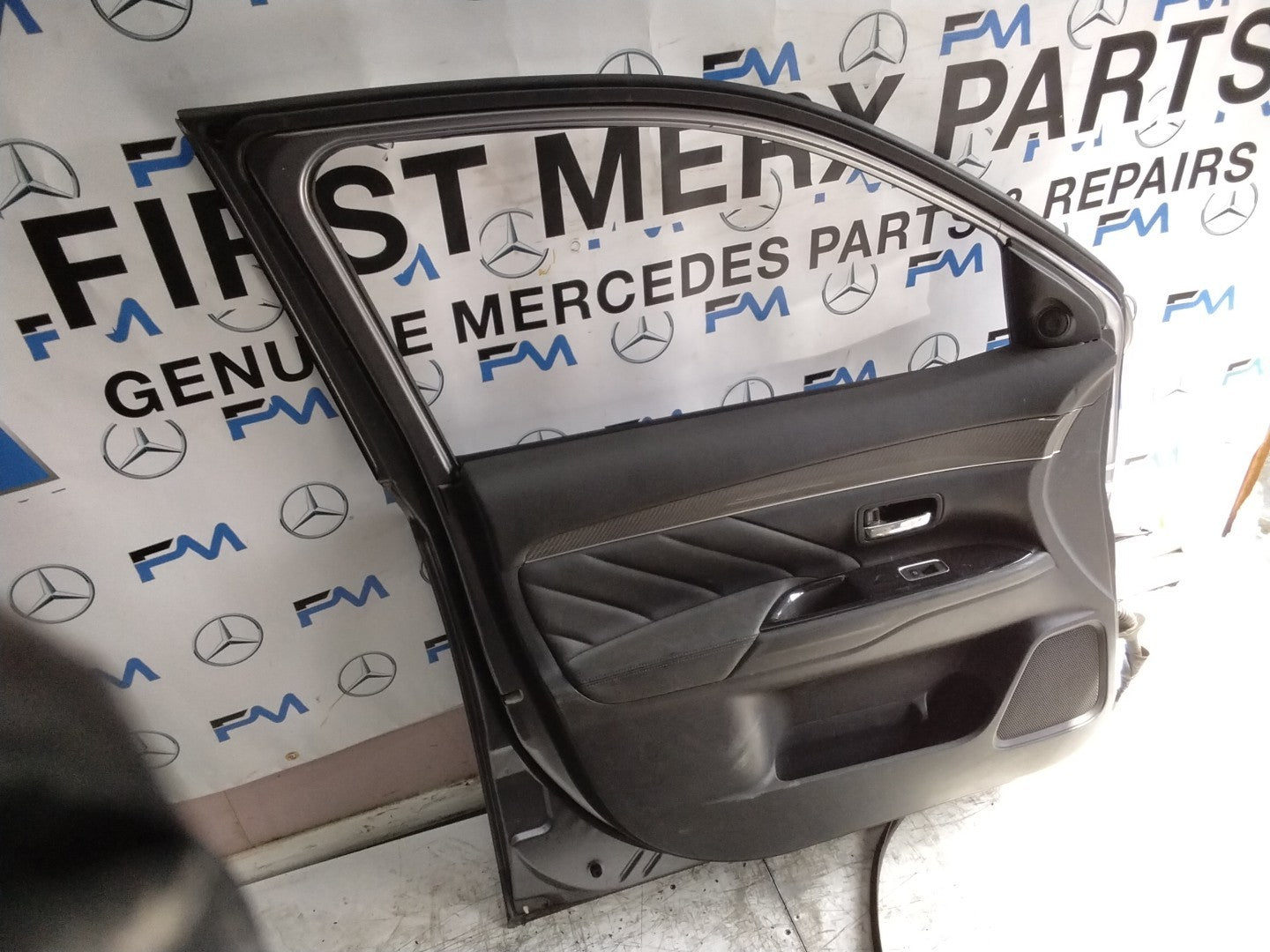 MITSUBISHI OUTLANDER MK3 PASSENGER FRONT DOOR NSF GREY ON COMPLETE FMD310