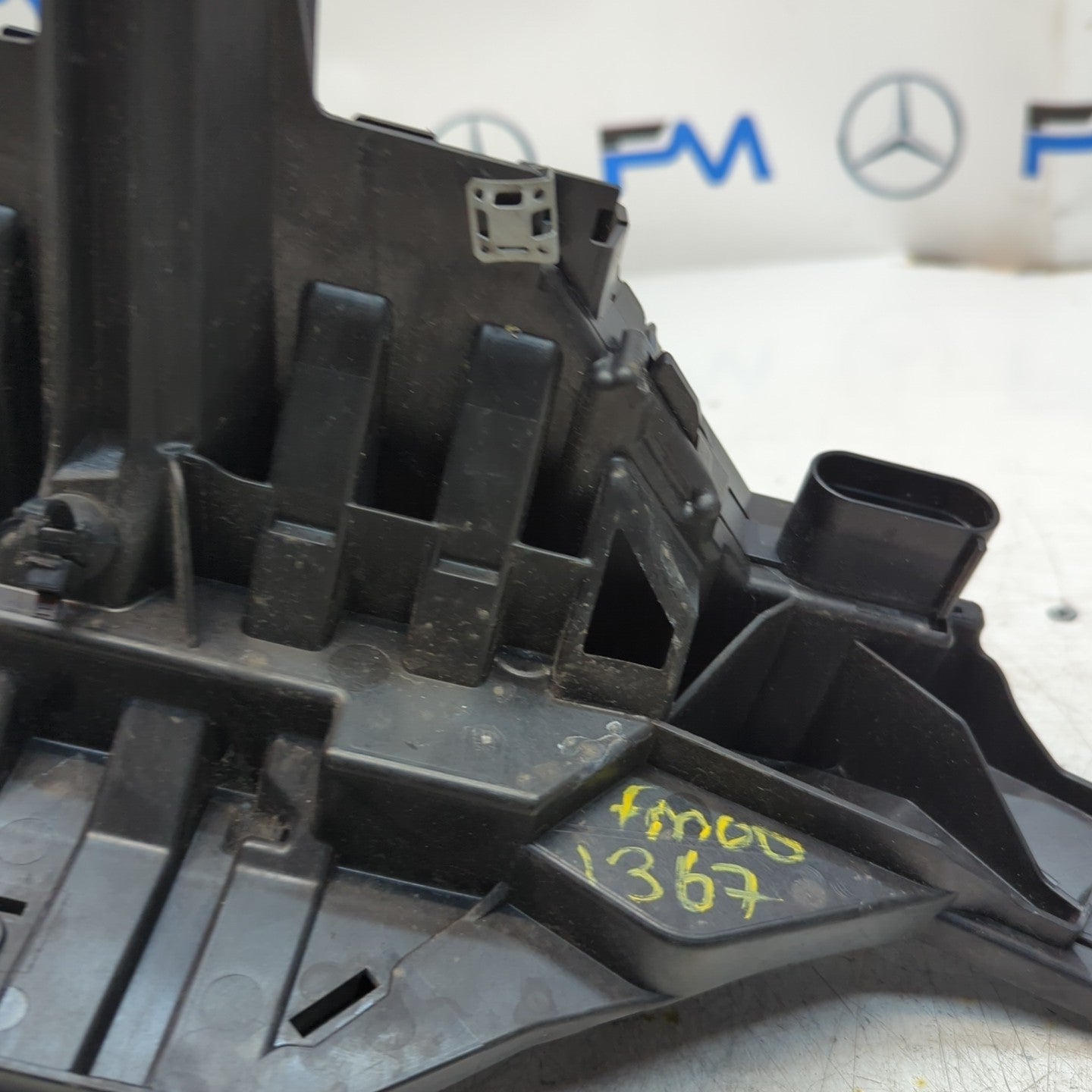 MERCEDES  E-CLASS W213 FUSE RELAY JUNCTION BOX A2135400750 2016 FM001367
