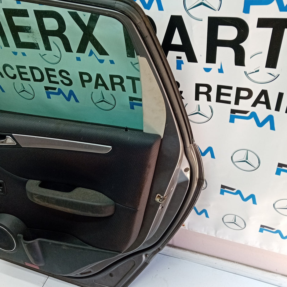 MERCEDES BENZ B-CLASS  W245  DRIVER SIDE REAR DOOR ( OFF SIDE REAR ) FM02