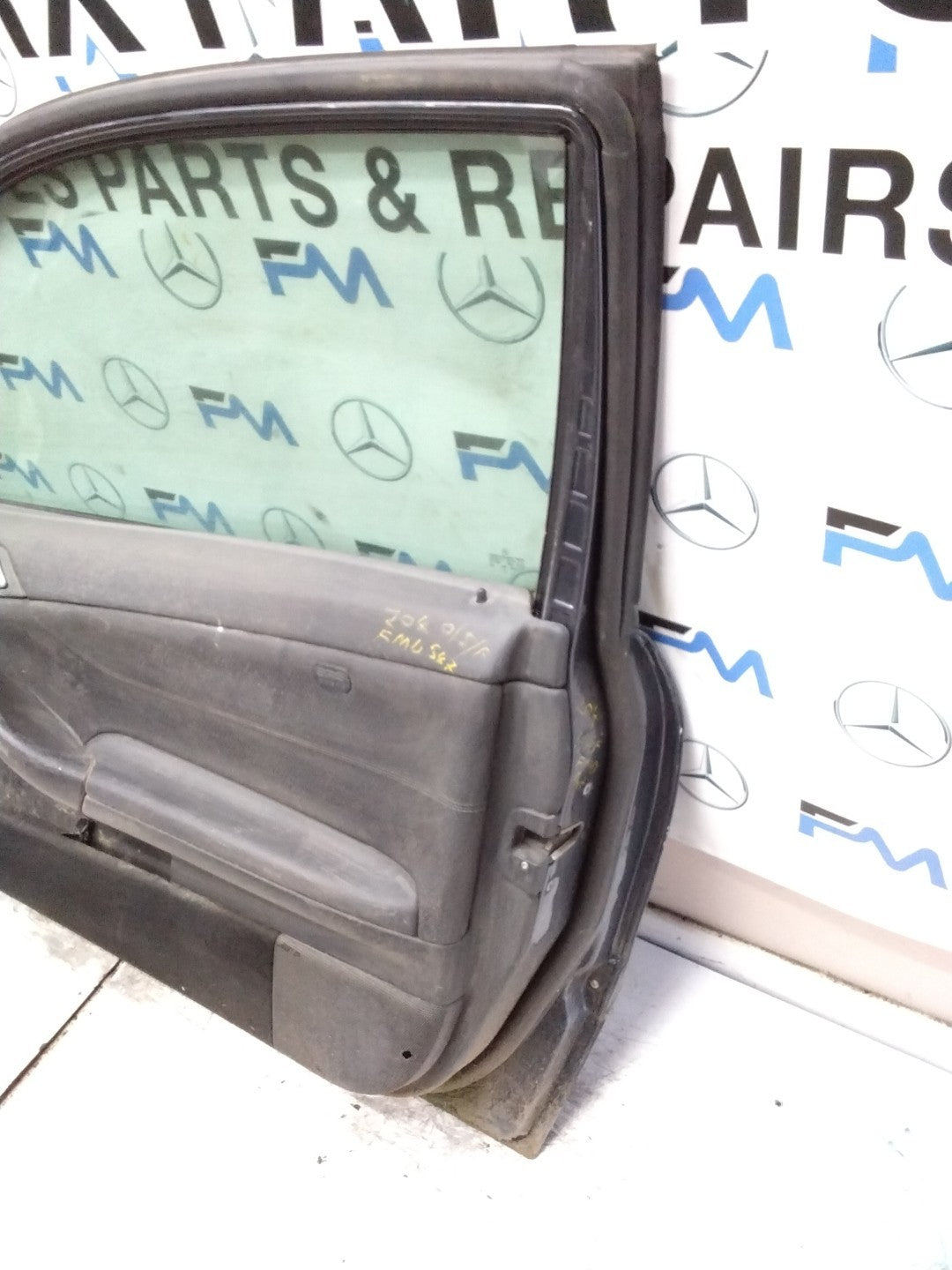 MERCEDES C-CLASS W204 SLN DRIVER FRONT DOOR OSF GREY 2008-14 COMPLETE FMD547