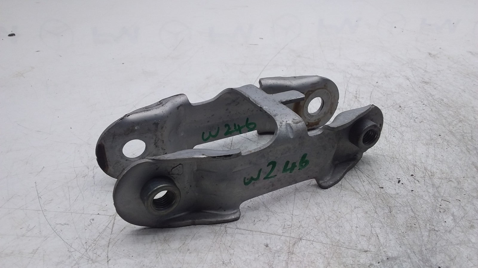 MERCEDES BENZ B-CLASS W246 ENGINE MOUNT BRACKET A2462400809 FMR451