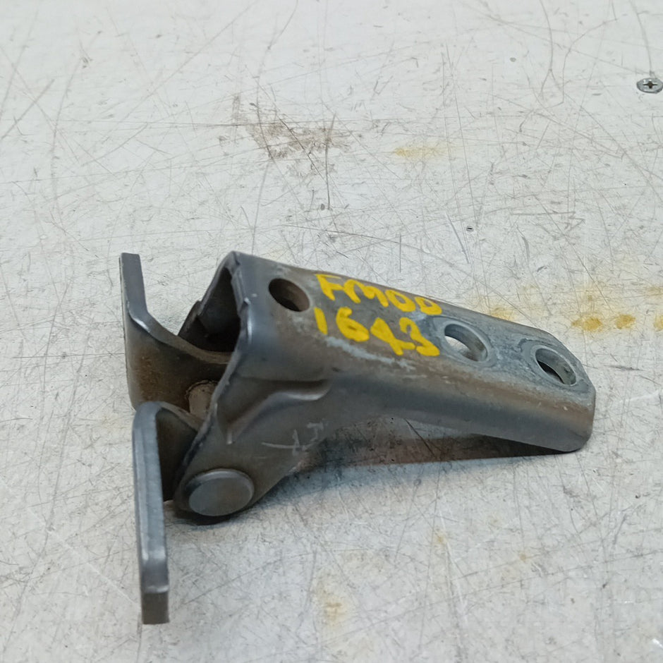 MITSUBISHI OUTLANDER MK3  FRONT DOOR HINGE PANEL E1 A046834 FM001643