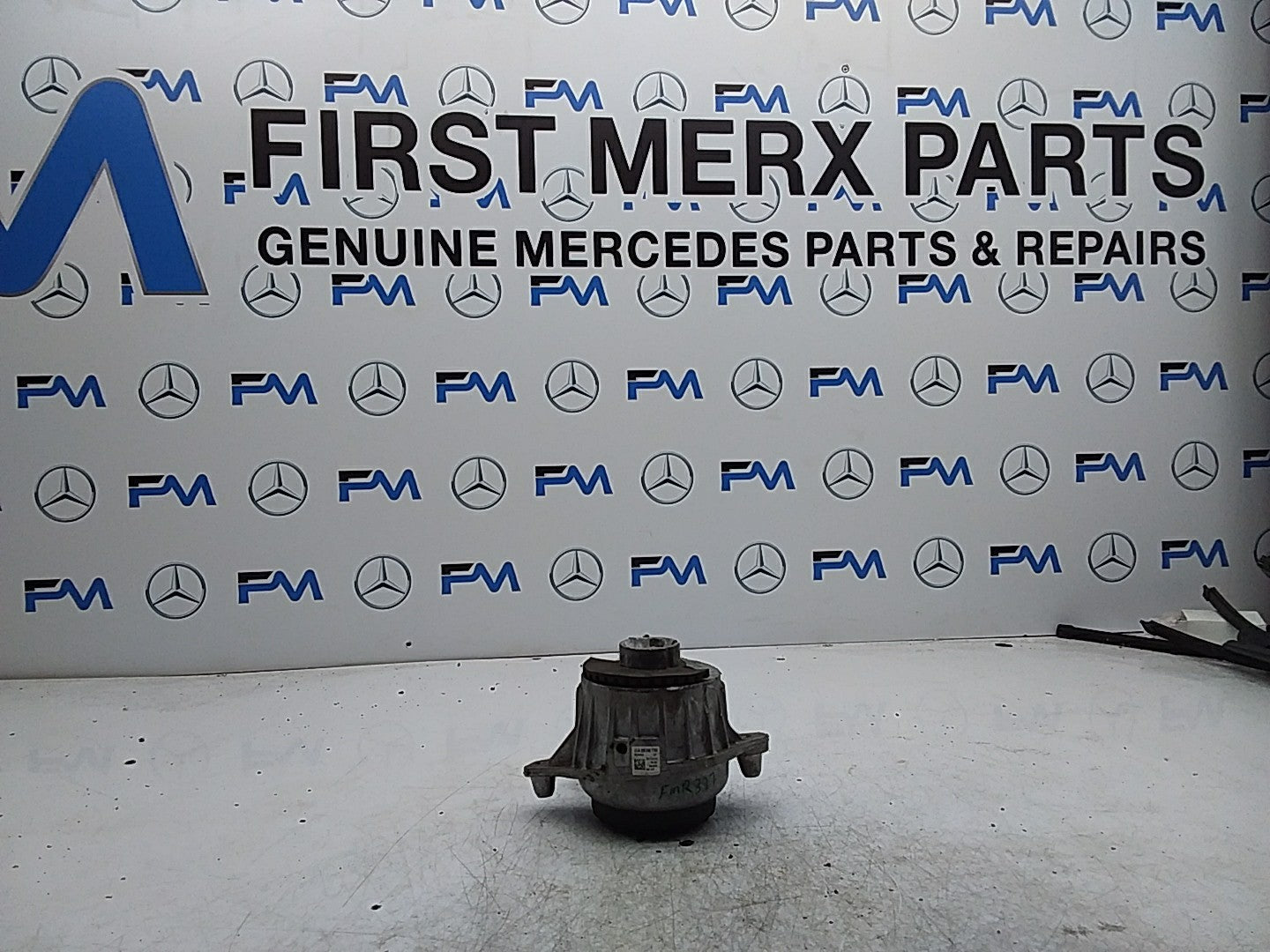 MERCEDES BENZ C-CLASS W205  ENGINE MOUNT RIGHT OS A2052407700 FMR337