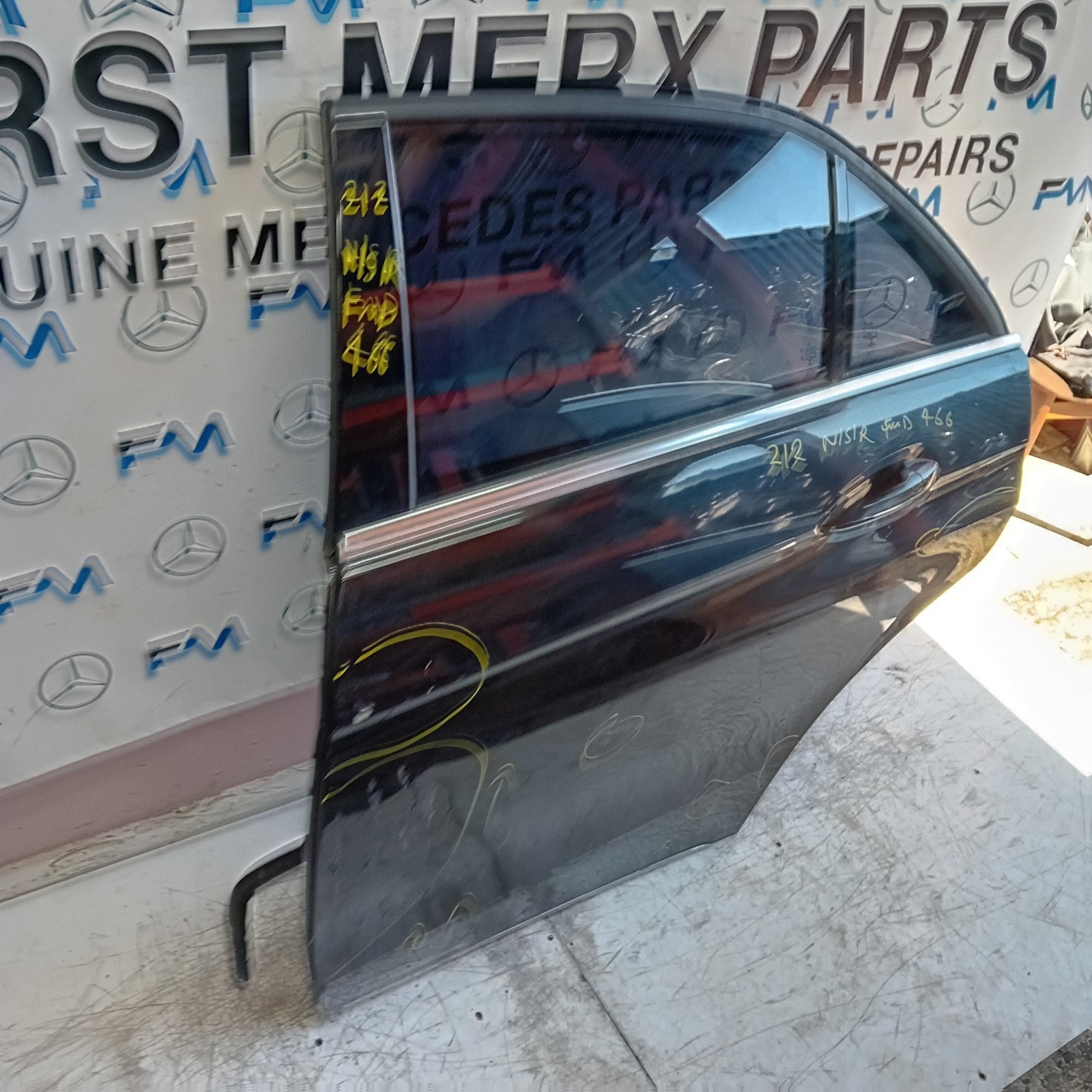 MERCEDES E-CLASS W212 PASSENGER REAR DOOR NSR BLACK 2014 COMPLETE FMD466