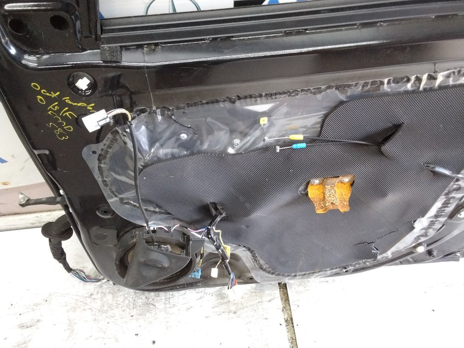 MITSUBISHI OUTLANDER DRIVER FRONT DOOR OSF BLACK  FMD583