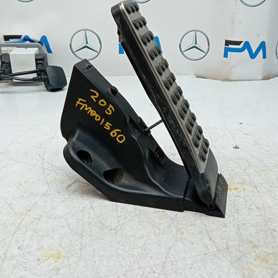 MERCEDES BENZ C-CLASS W205 THROTTLE ACCELERATOR A2053000104 2014 ON FM001560