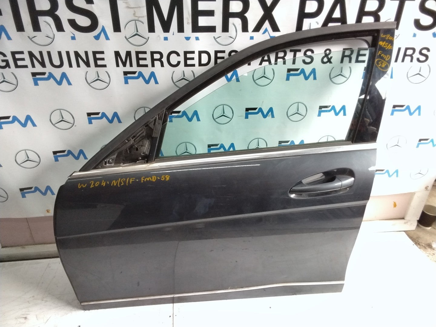 MERCEDES C-CLASS W204 PASSENGER SIDE FRONT DOOR N/S/F COMPLETE GREY FMD58