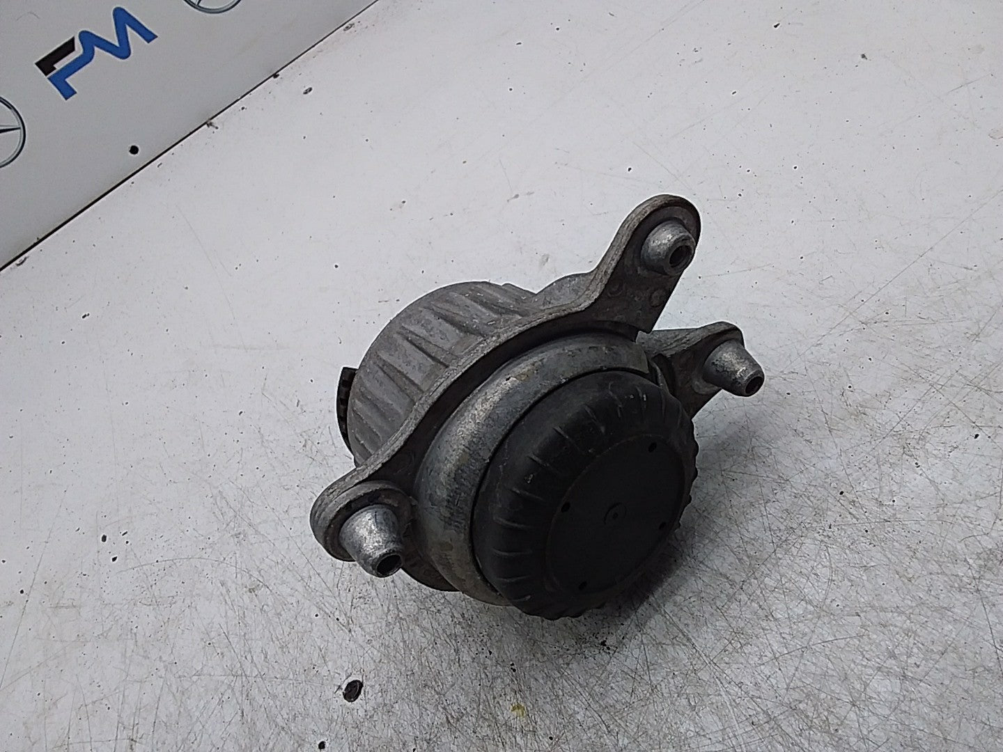 MERCEDES BENZ  E-CLASS  W213  ENGINE MOUNT RIGHT OS A2132400800 FMR358