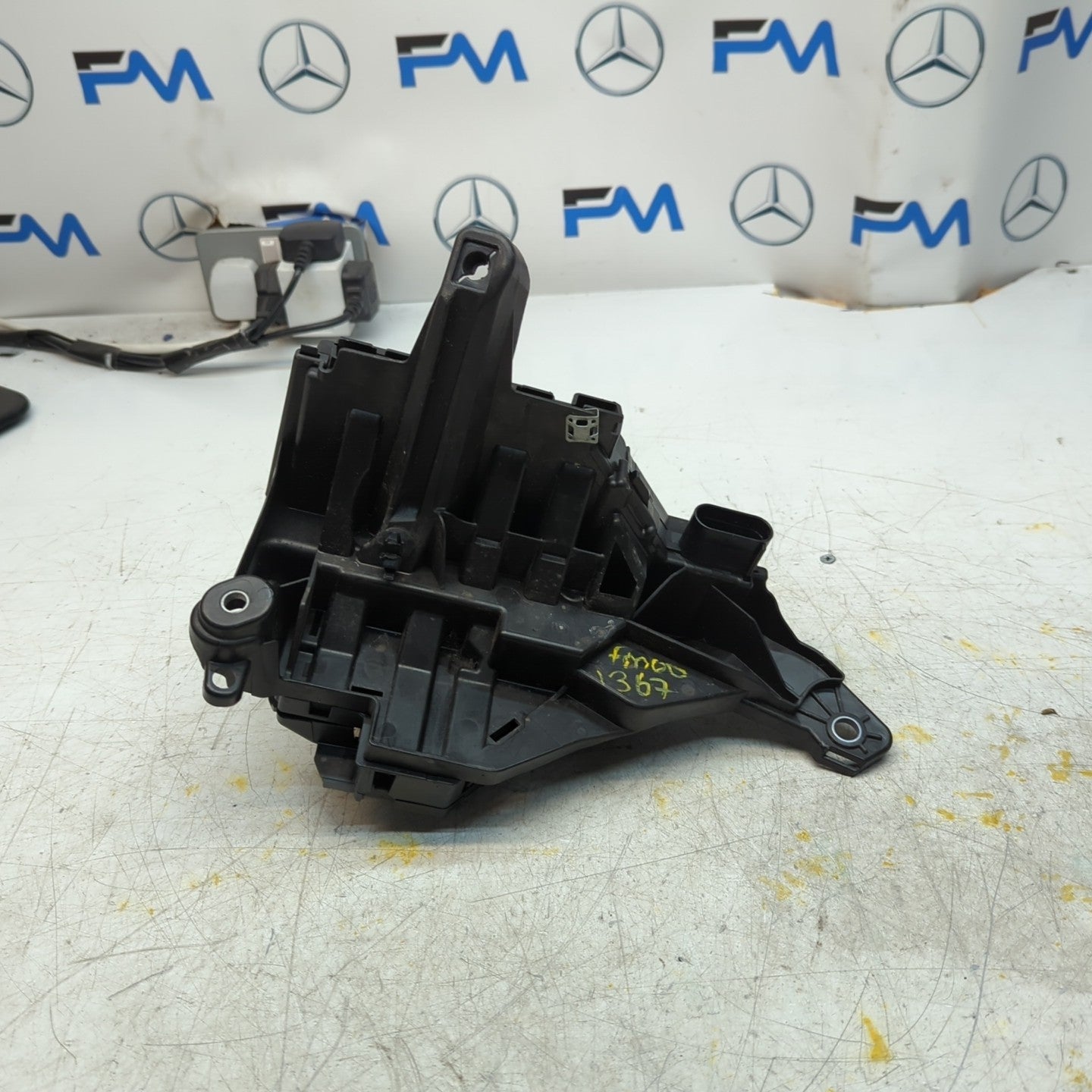 MERCEDES  E-CLASS W213 FUSE RELAY JUNCTION BOX A2135400750 2016 FM001367
